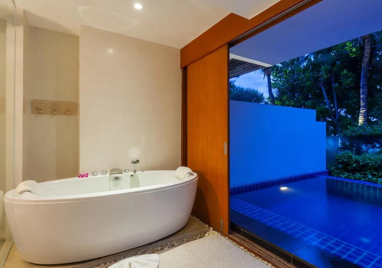 Bath in La Flora Resort Patong