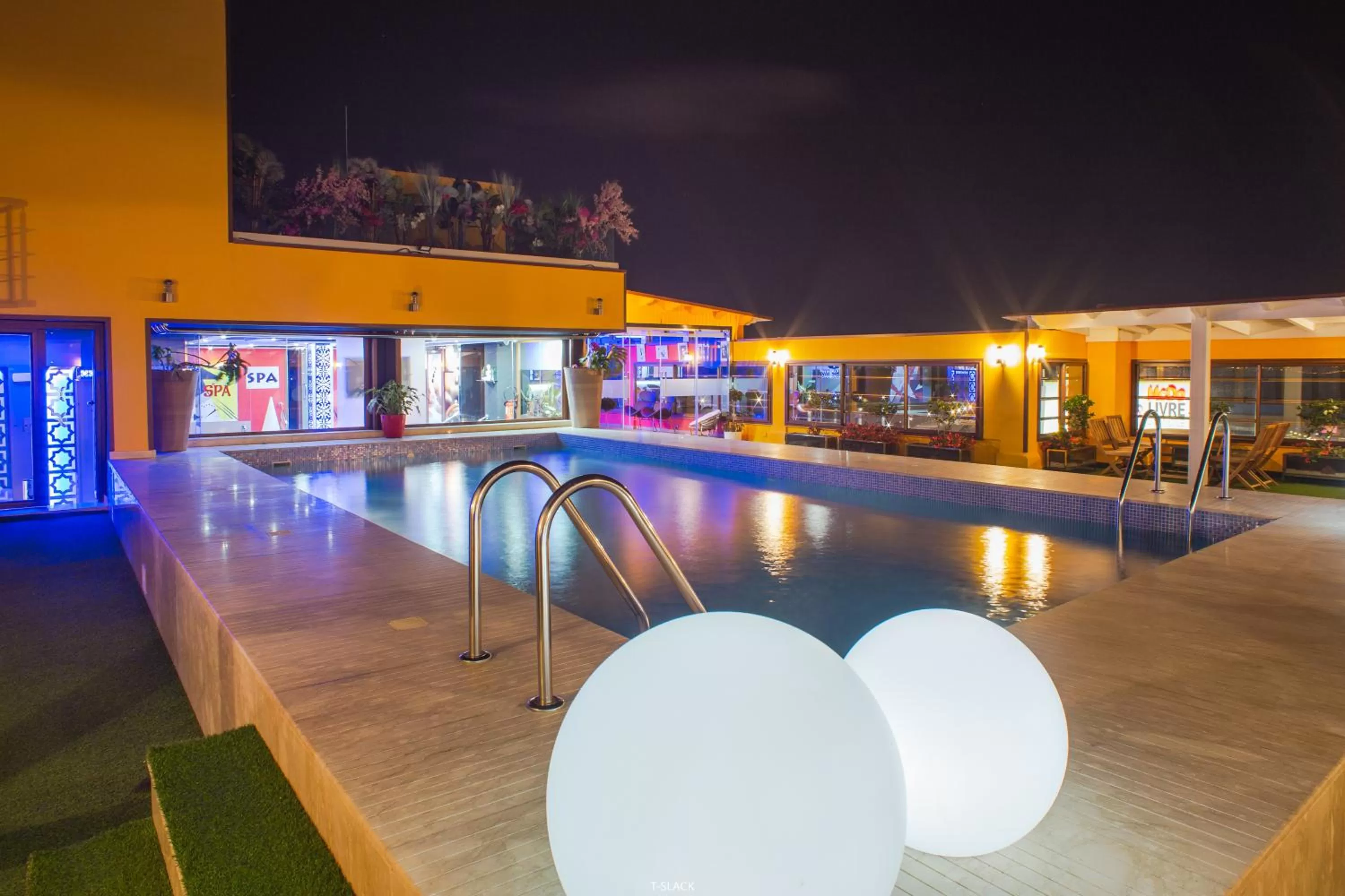 Swimming pool in Hôtel Tanjah Flandria