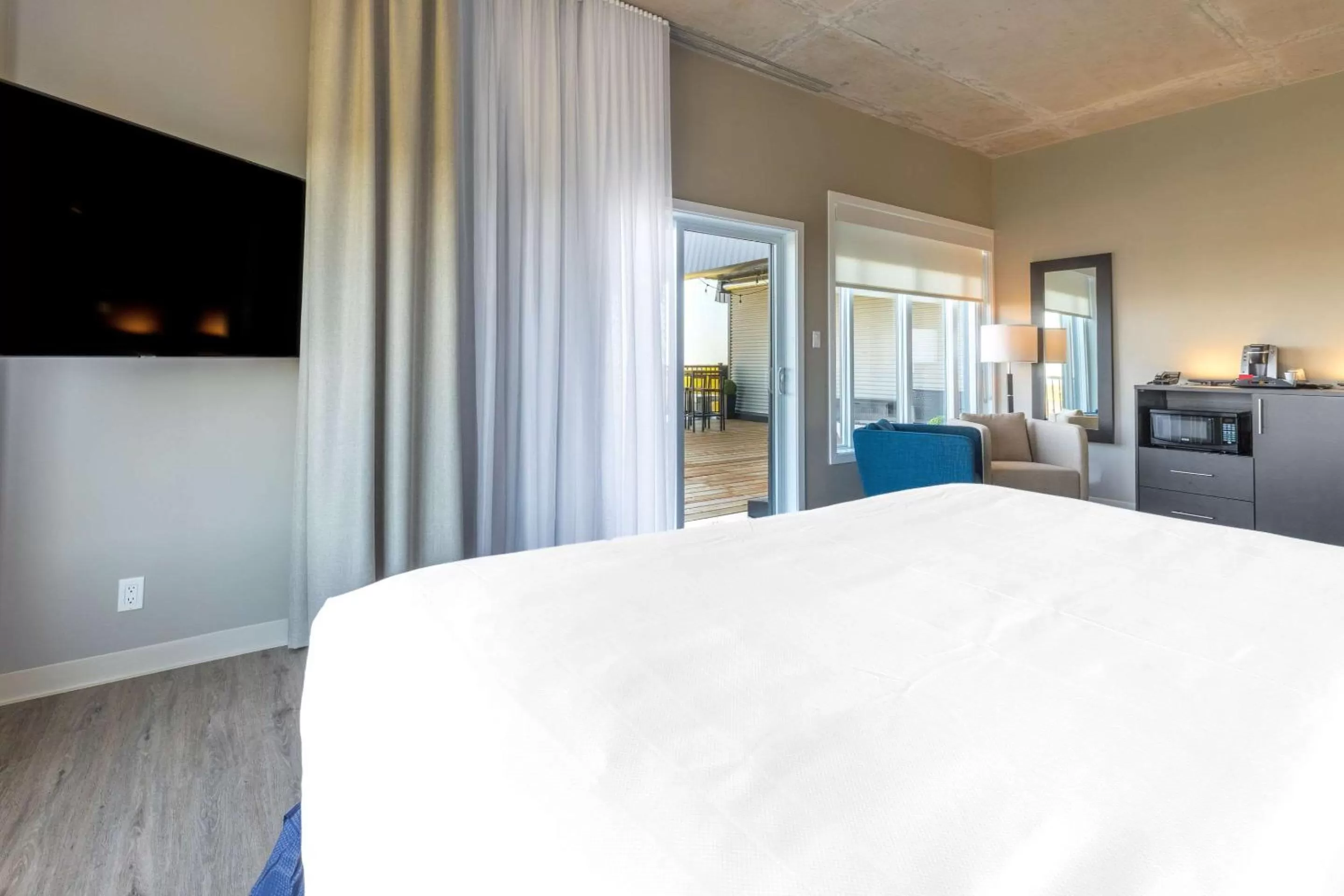 Bedroom, Bed in Quality Inn & Suites Victoriaville