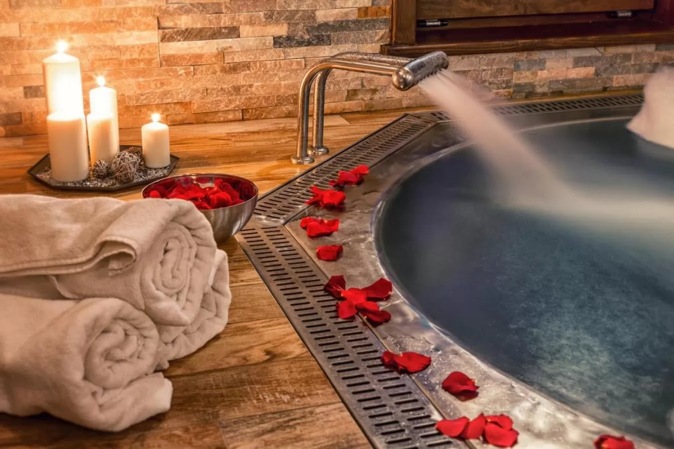 Hot Spring Bath in Hotel & Spa **** Kasztel Uniejów