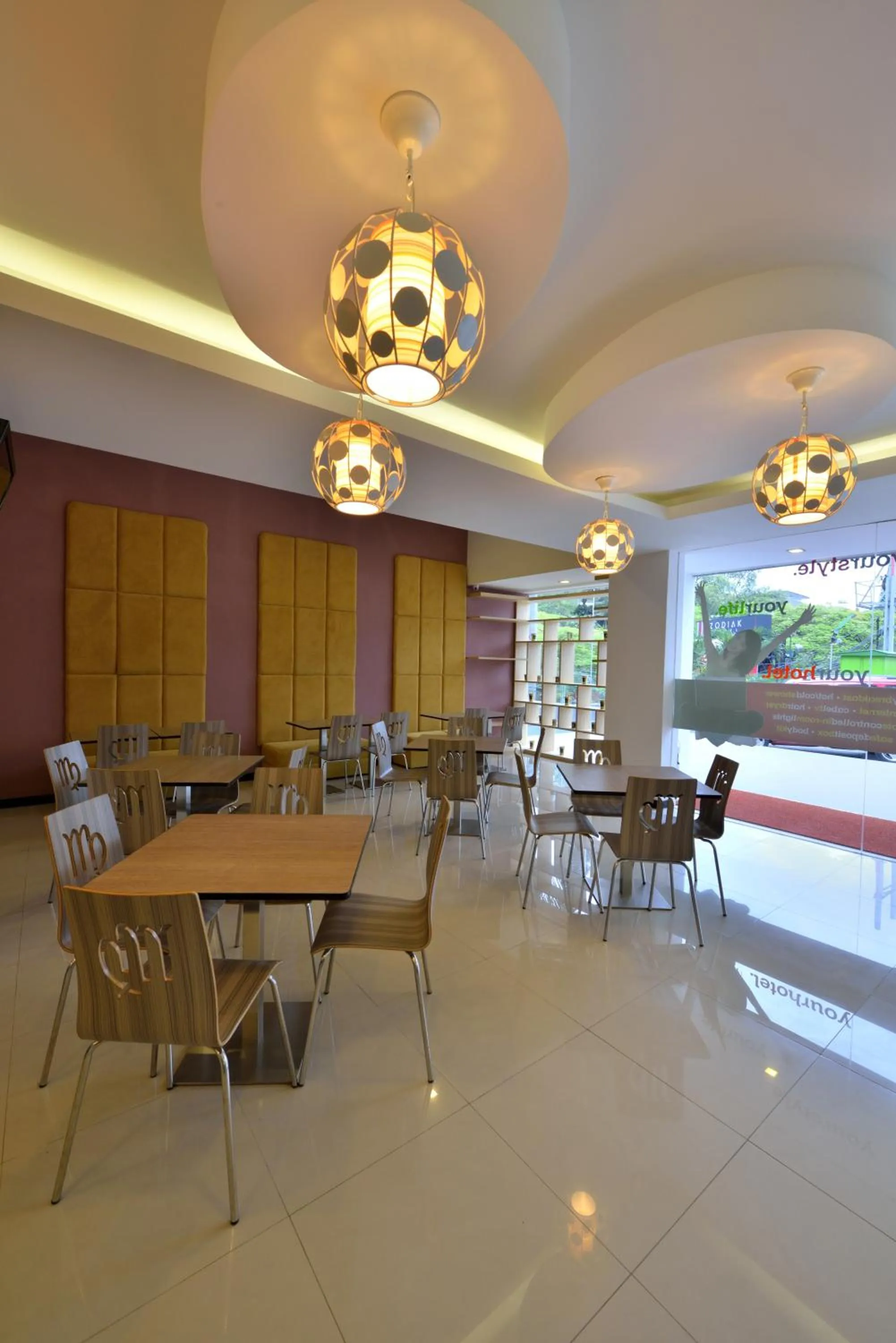 Restaurant/places to eat in Zodiak Sutami by KAGUM Hotels