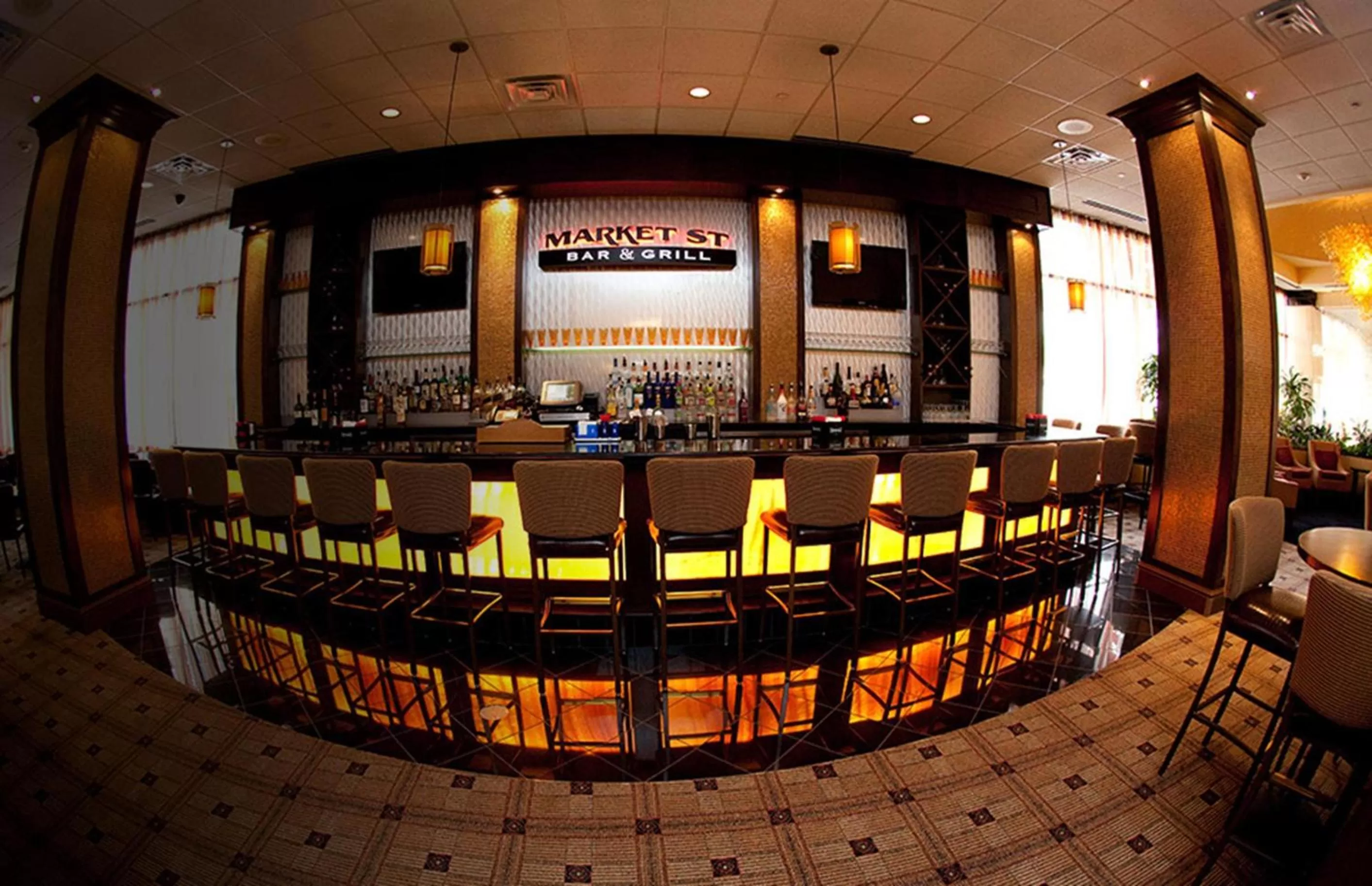 Lounge or bar in The Poughkeepsie Grand Hotel