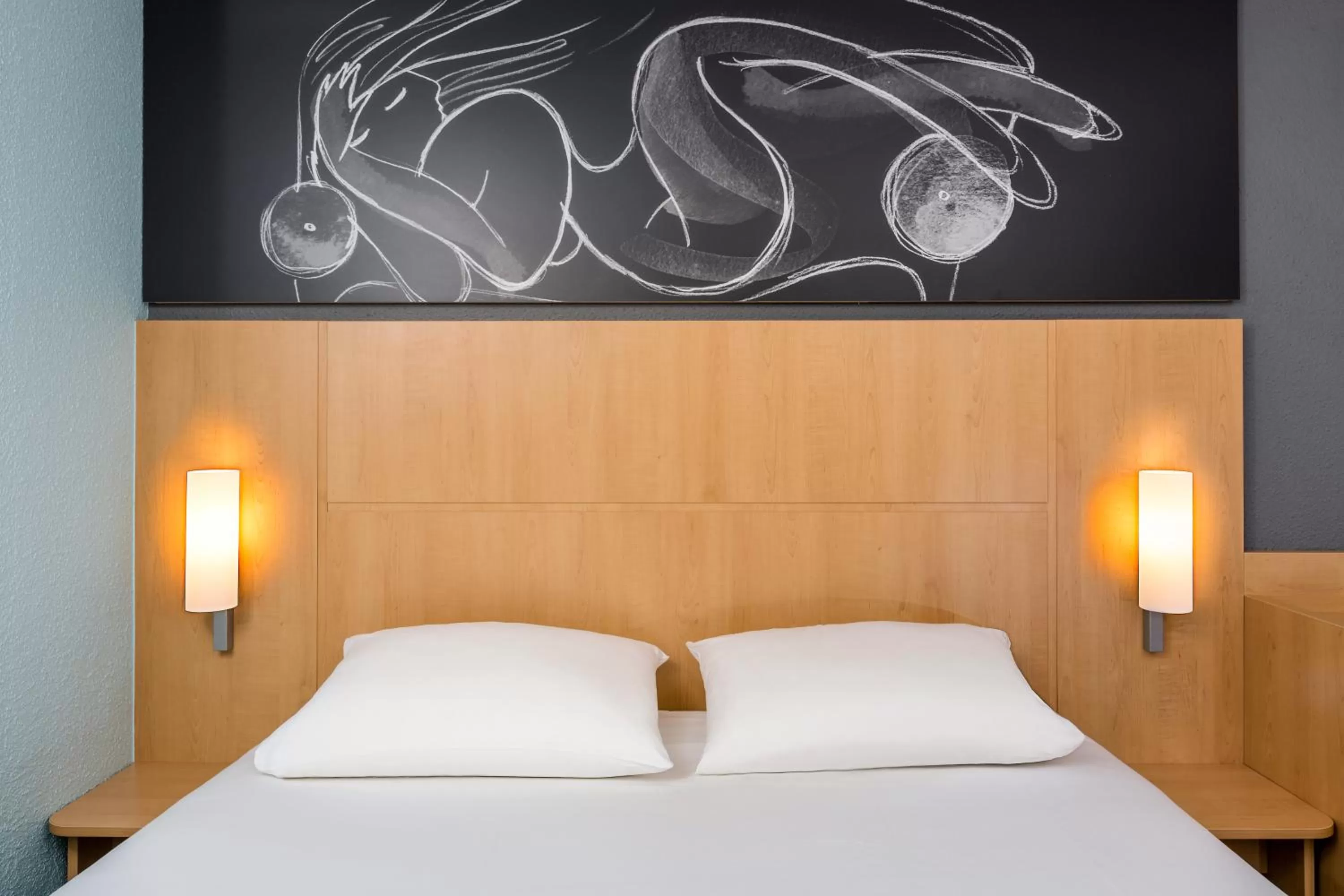 Bedroom, Bed in Ibis Roscoff