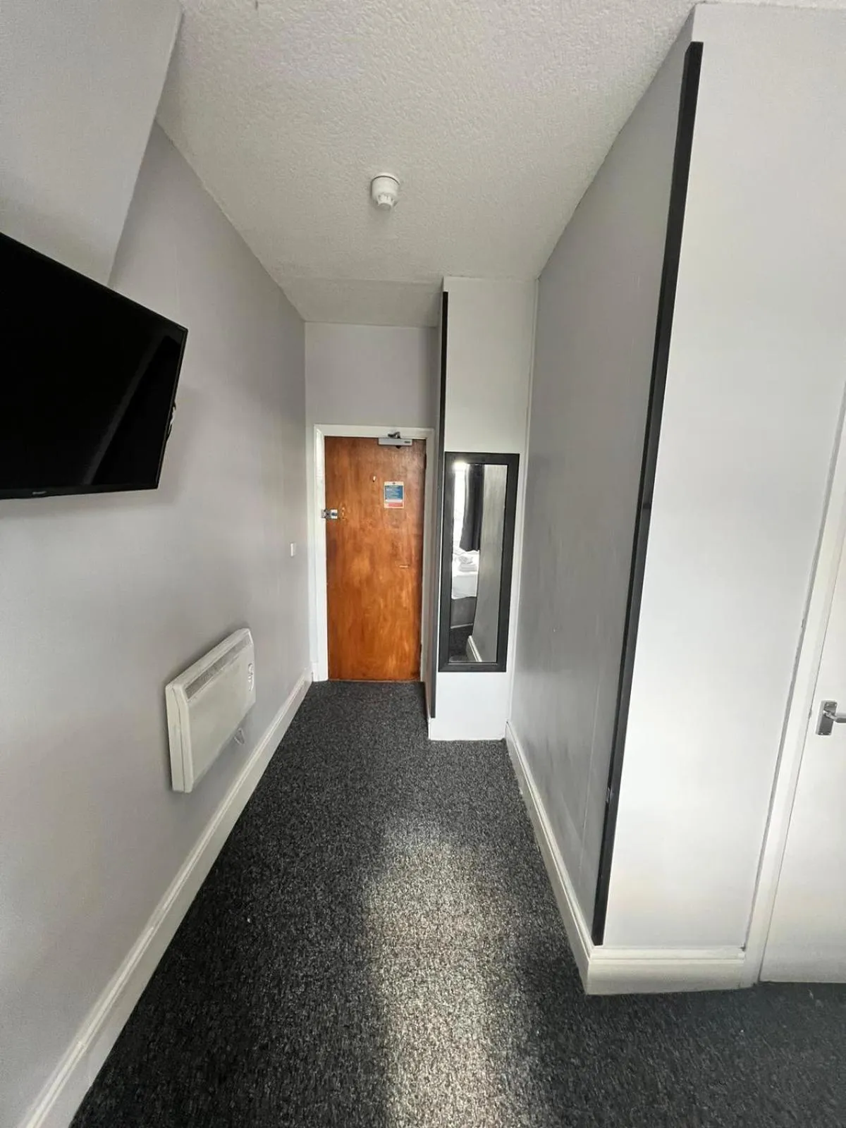 Bedroom in OYO Marine Parade Hotel, Eastbourne Pier