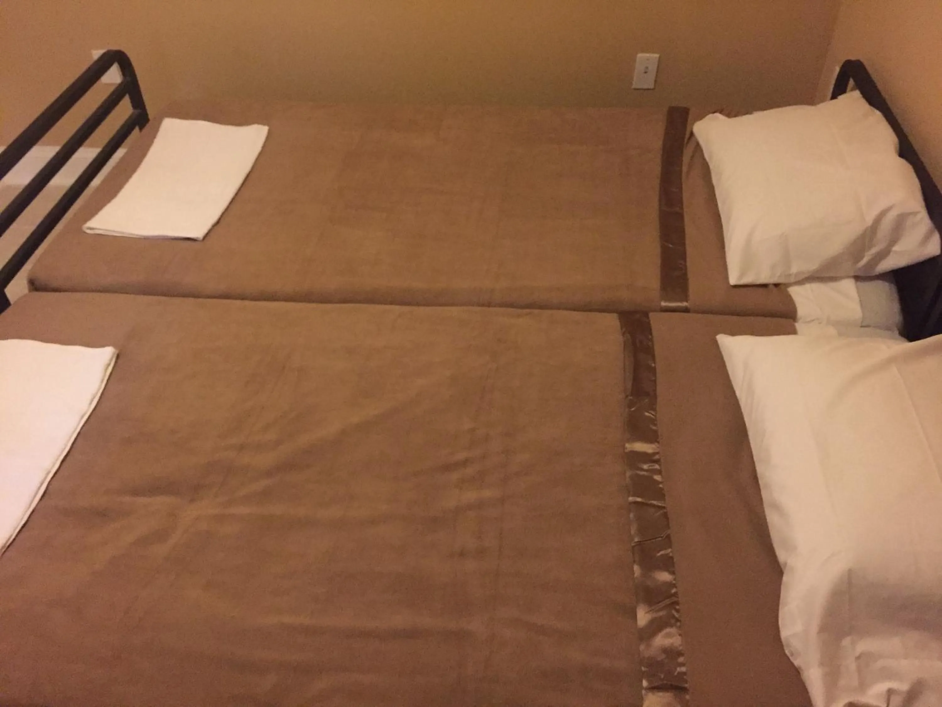 Bed in DC International Hostel 2