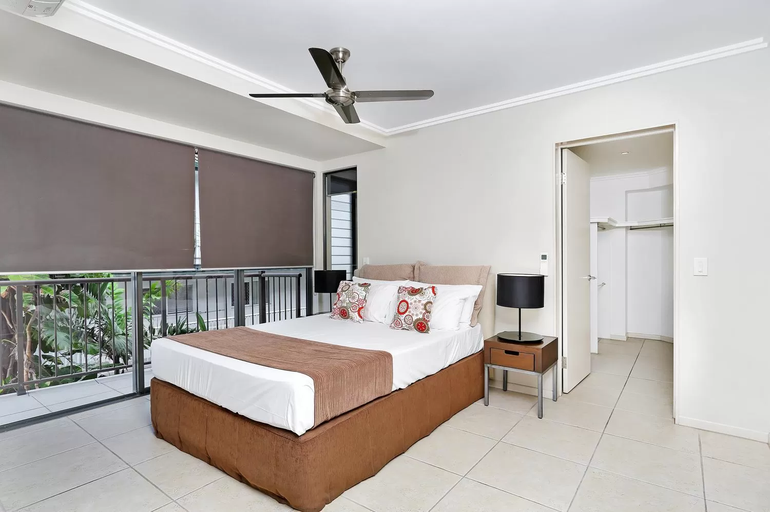 Photo of the whole room, Bed in Sea Point on Trinity Beach