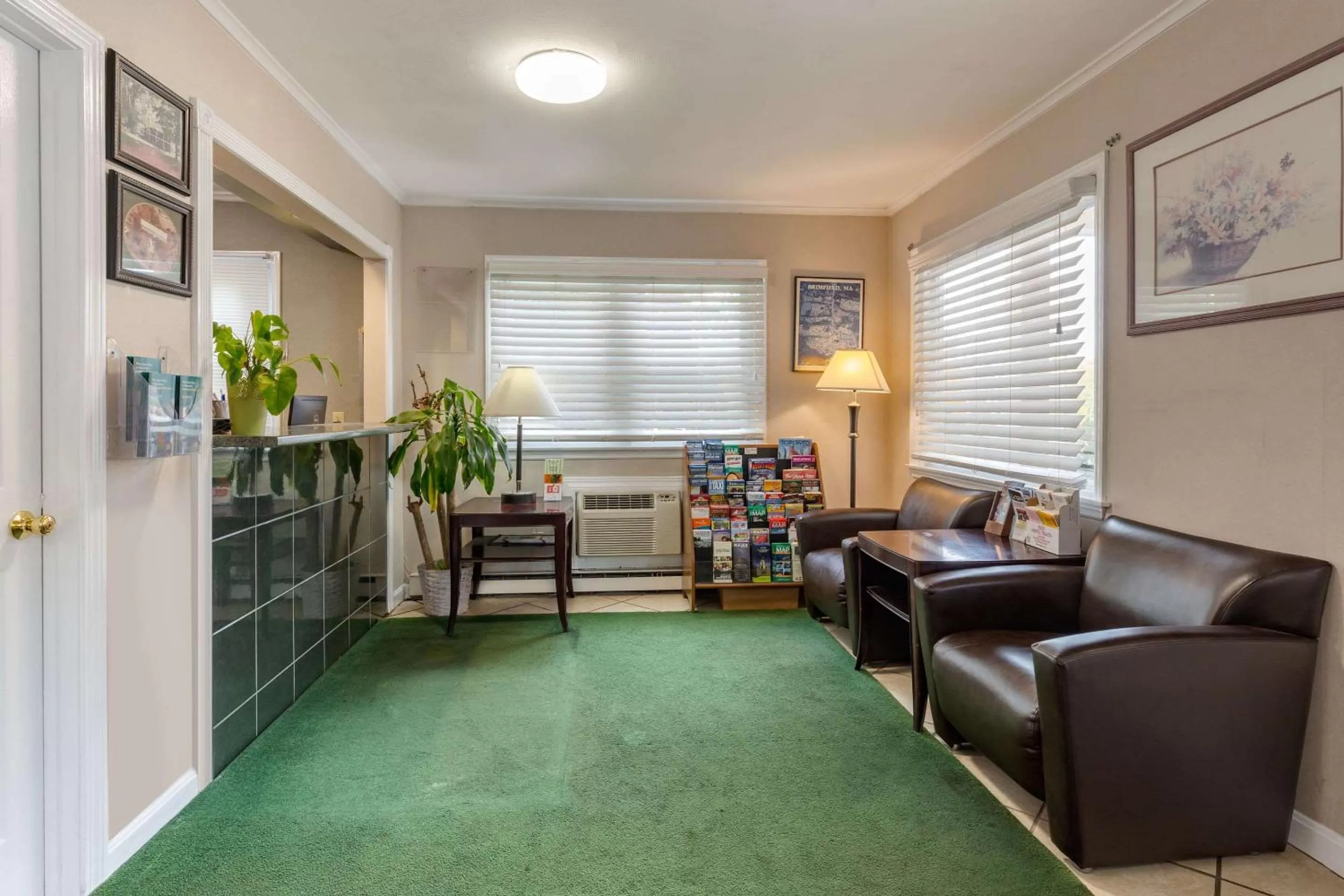 Lobby or reception in Econo Lodge Sturbridge Route 20