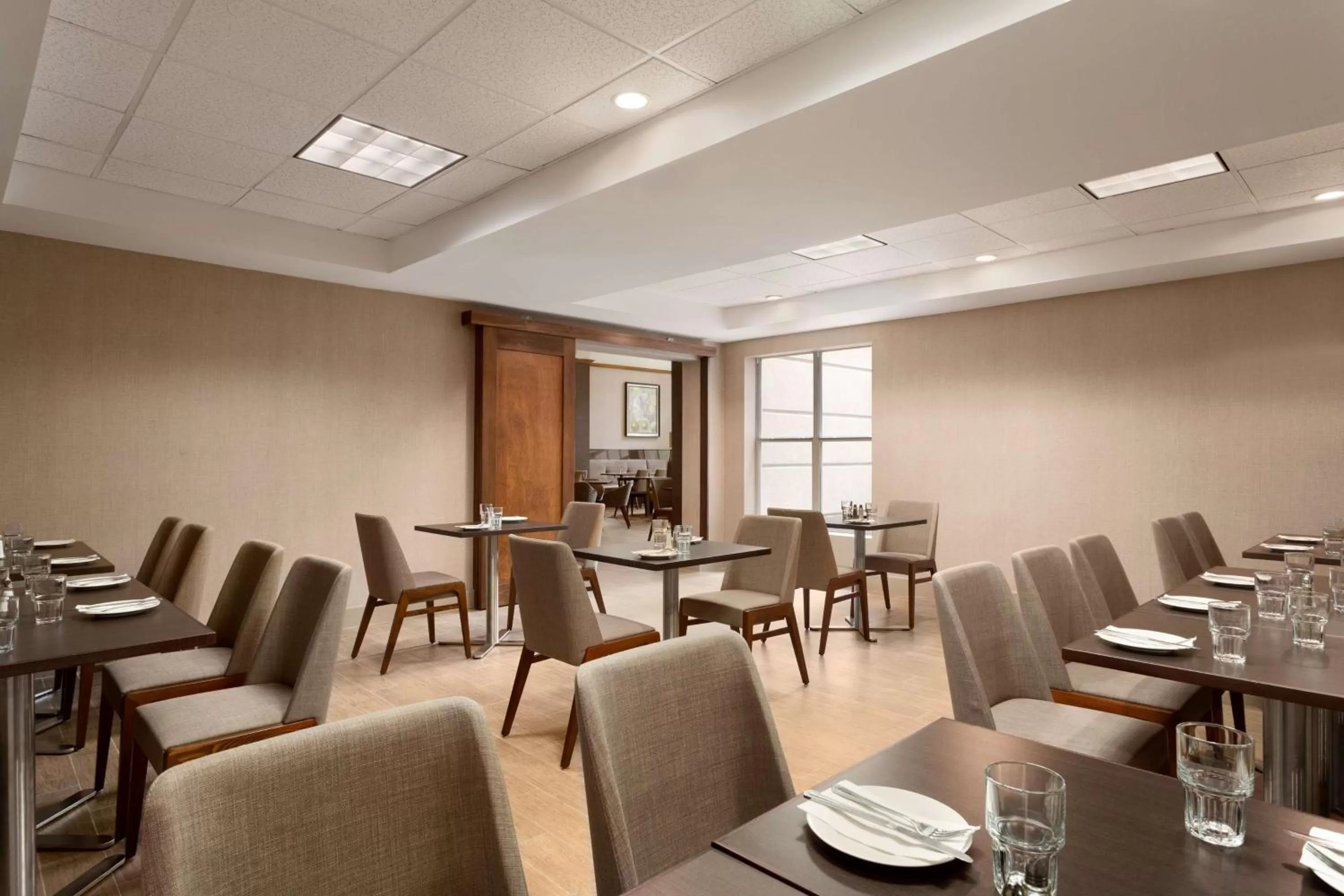 Dining area in Homewood Suites by Hilton Orlando-International Drive Convention Center