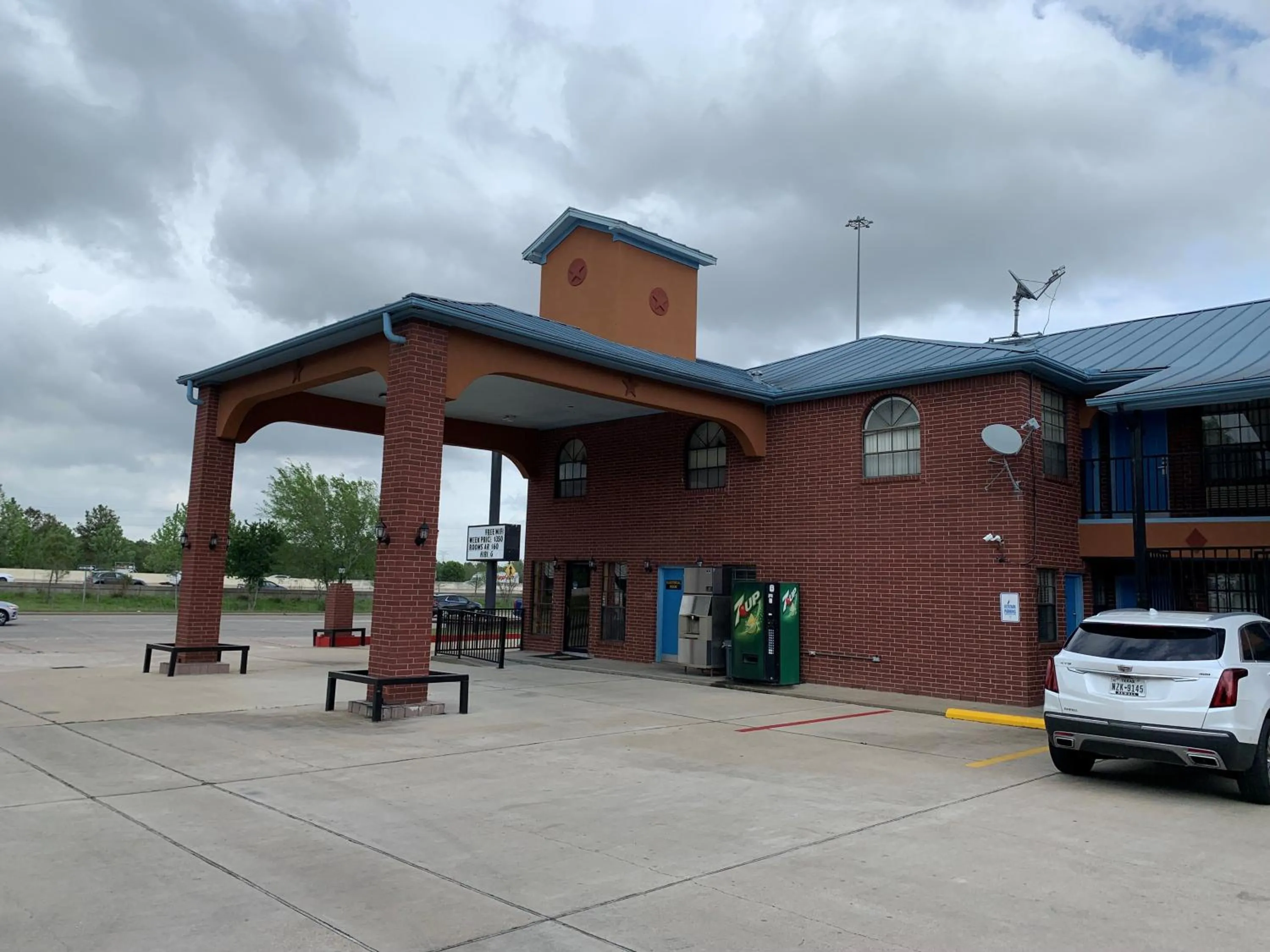 Property building in Super 8 by Wyndham Houston West Katy