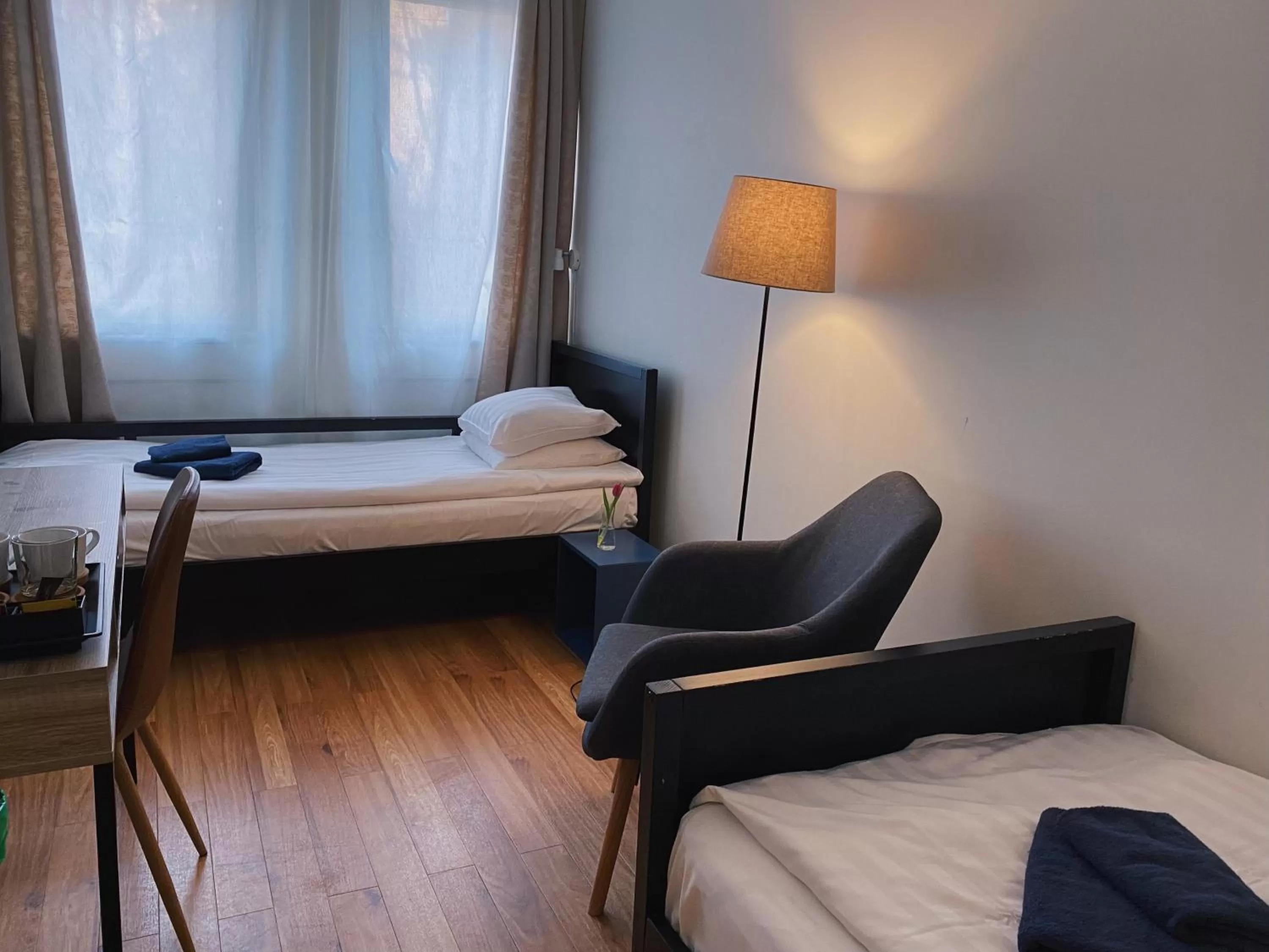 Bedroom, Bed in LA Hotel