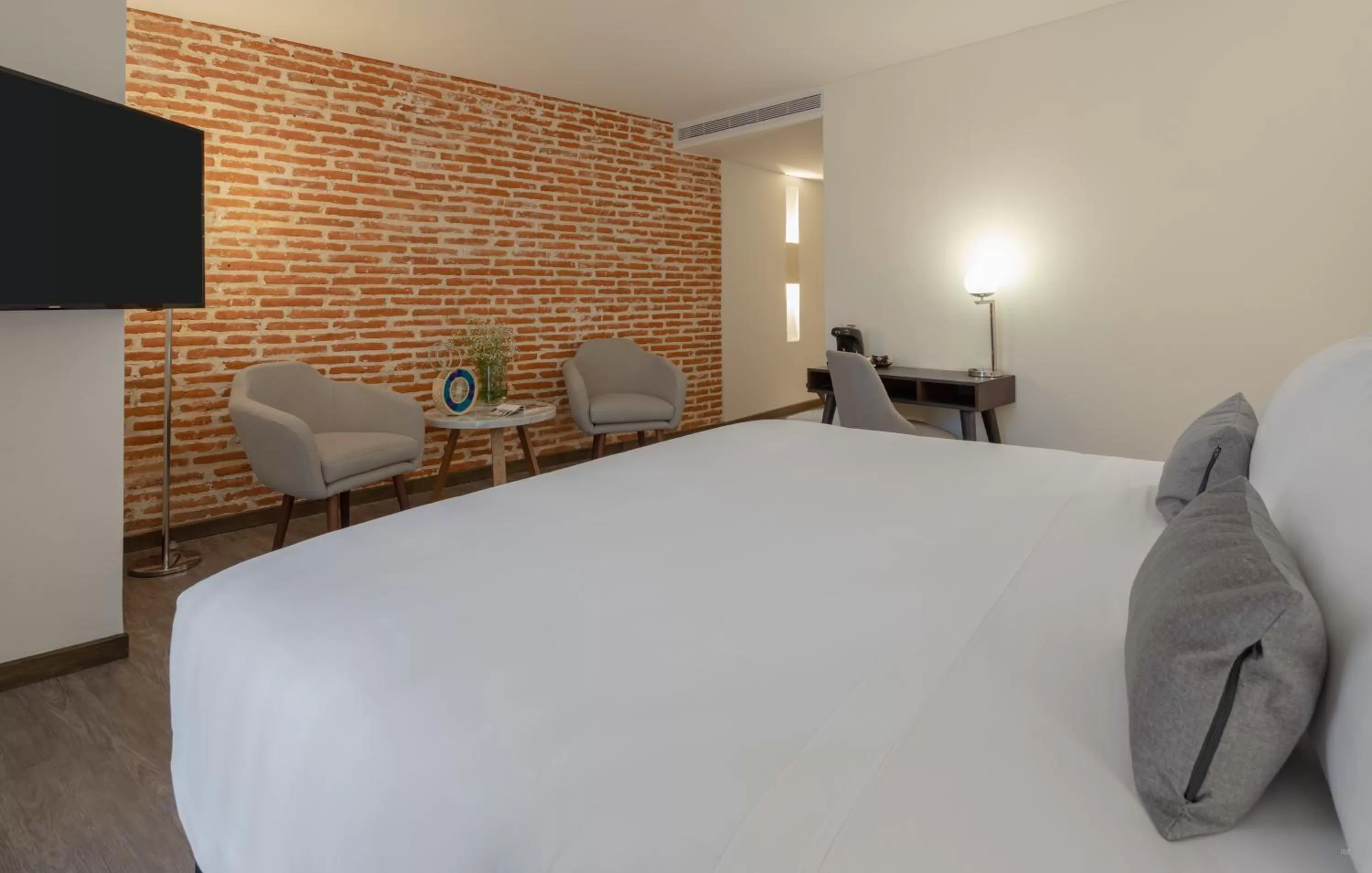 Photo of the whole room, Bed in Hotel Santa Catalina By OxoHotel