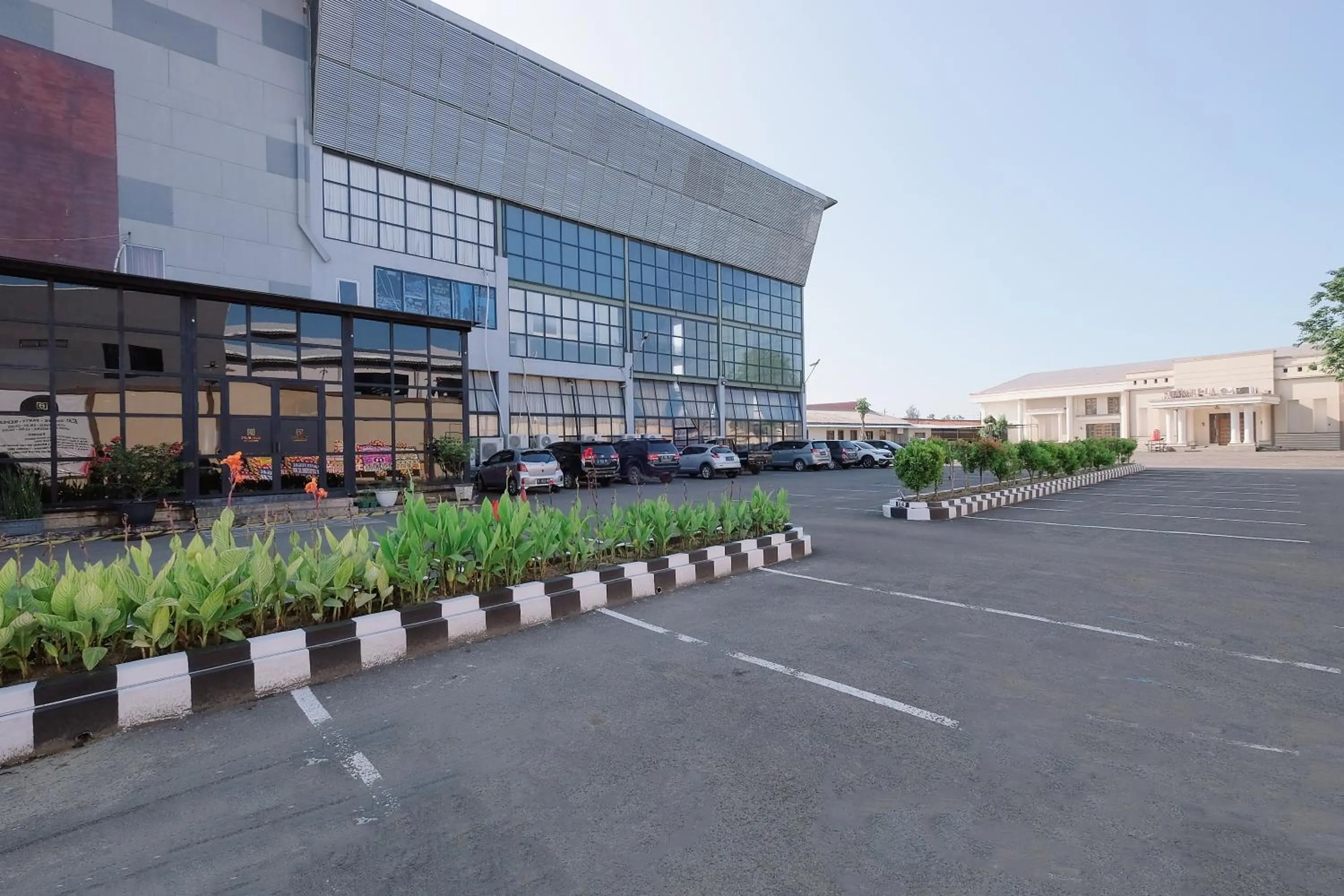 Parking in Premiere Hotel Tegal