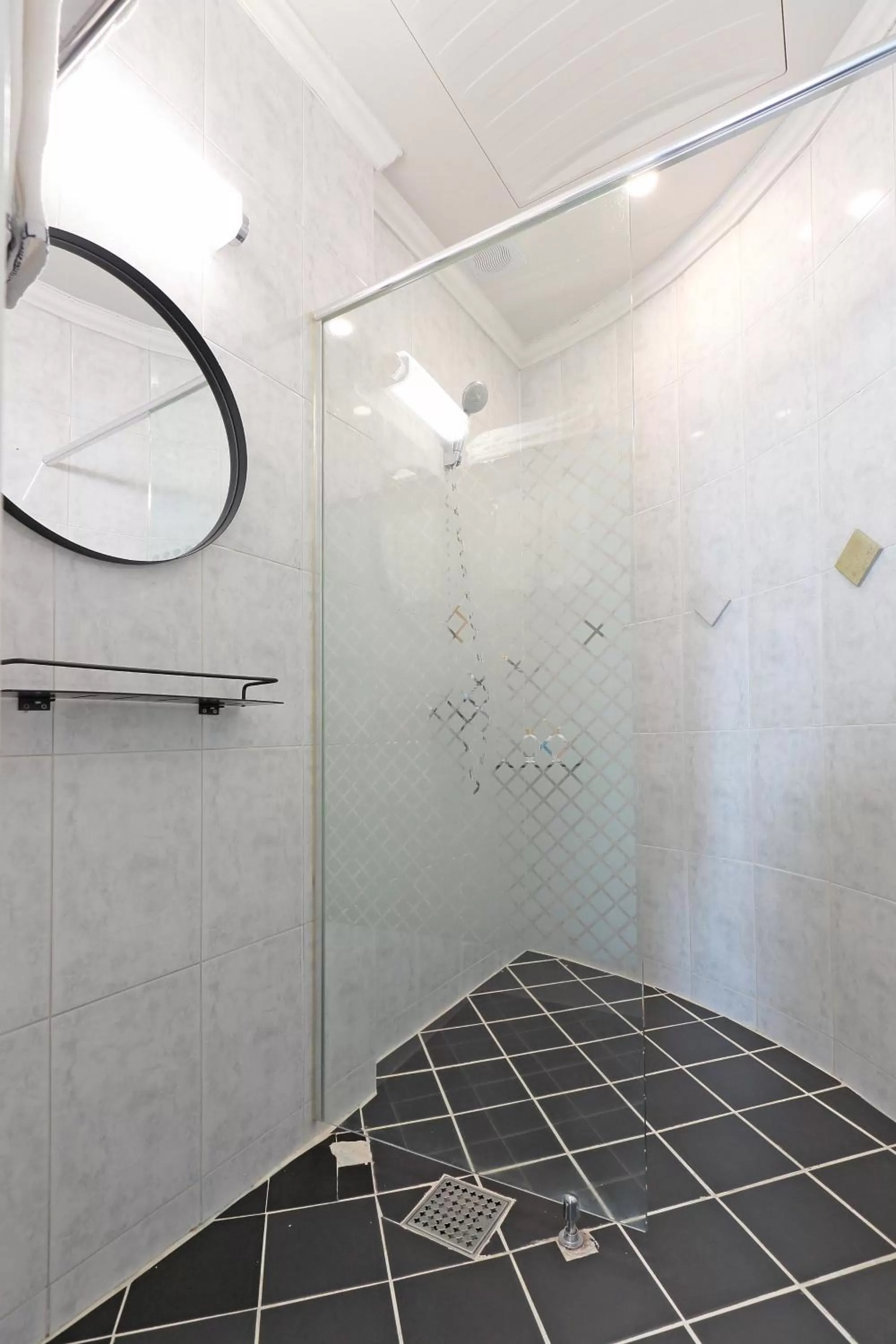 Shower in Benikea Swiss Rosen Hotel