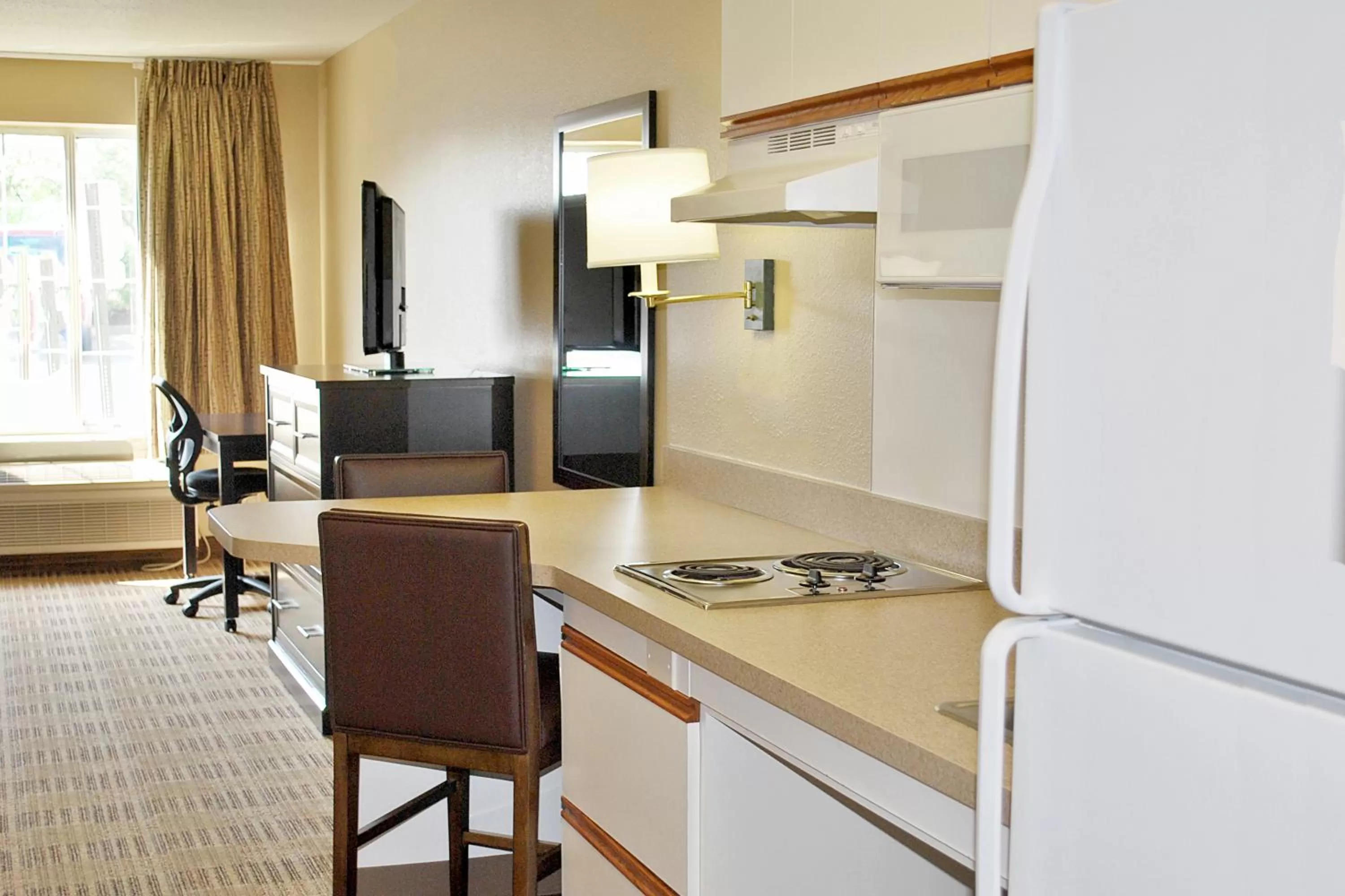 Kitchen or kitchenette in Extended Stay America Suites - Cleveland - Airport - North Olmsted