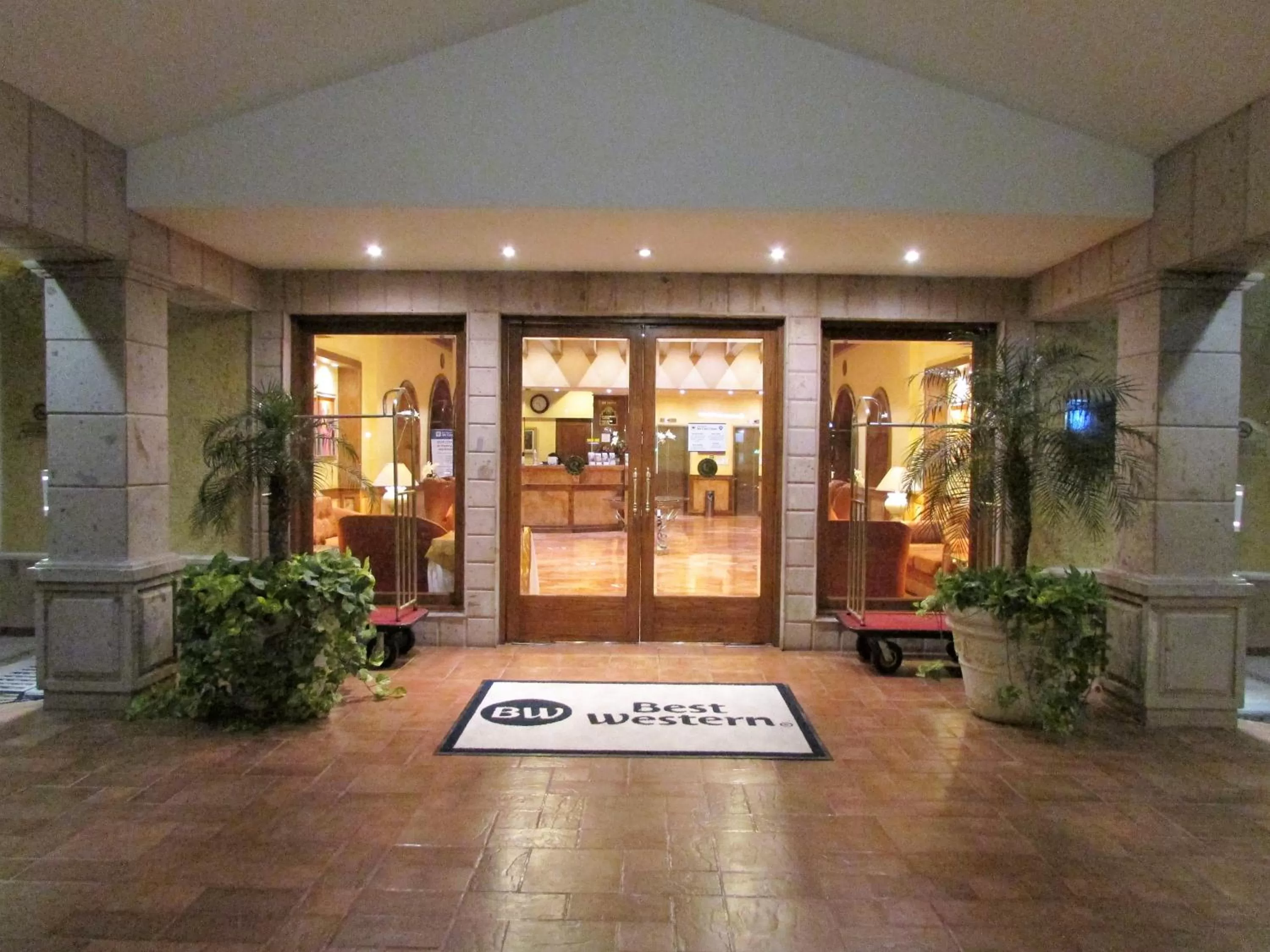 Property building in Best Western Hotel Posada Del Rio Express