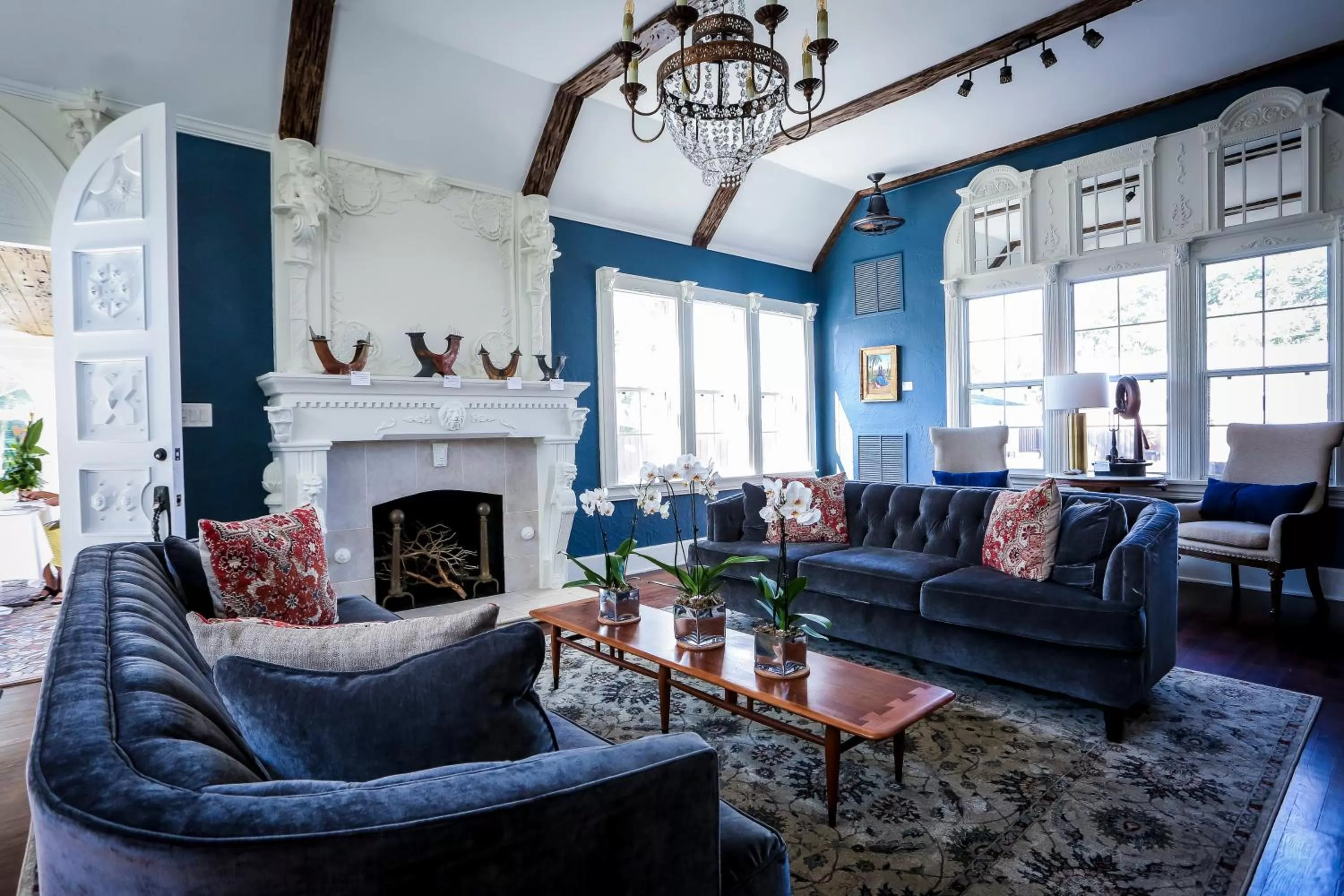 Living room, Seating Area in The Kenwood Gables