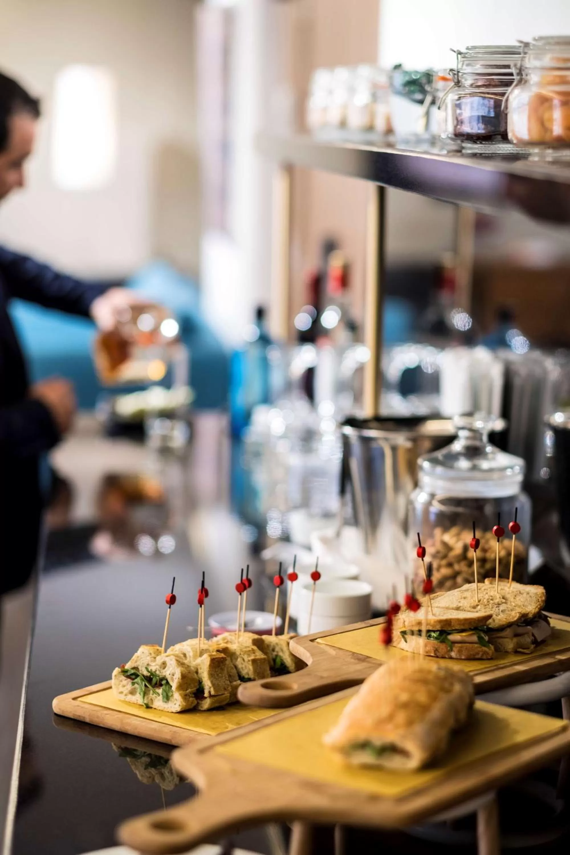 Lounge or bar in Radisson Blu Hotel, Beirut Verdun
