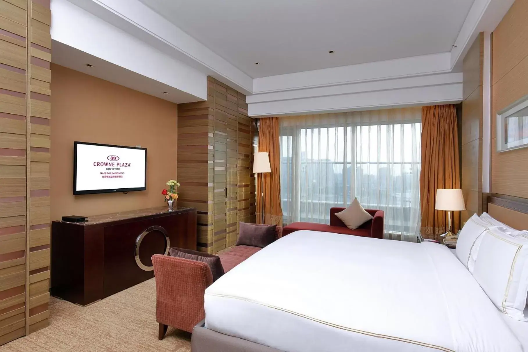 Standard King Room with Lounge Access in Crowne Plaza Nanjing Jiangning by IHG Standard King Room with Lounge Access in Crowne Plaza Nanjing Jiangning by IHG
