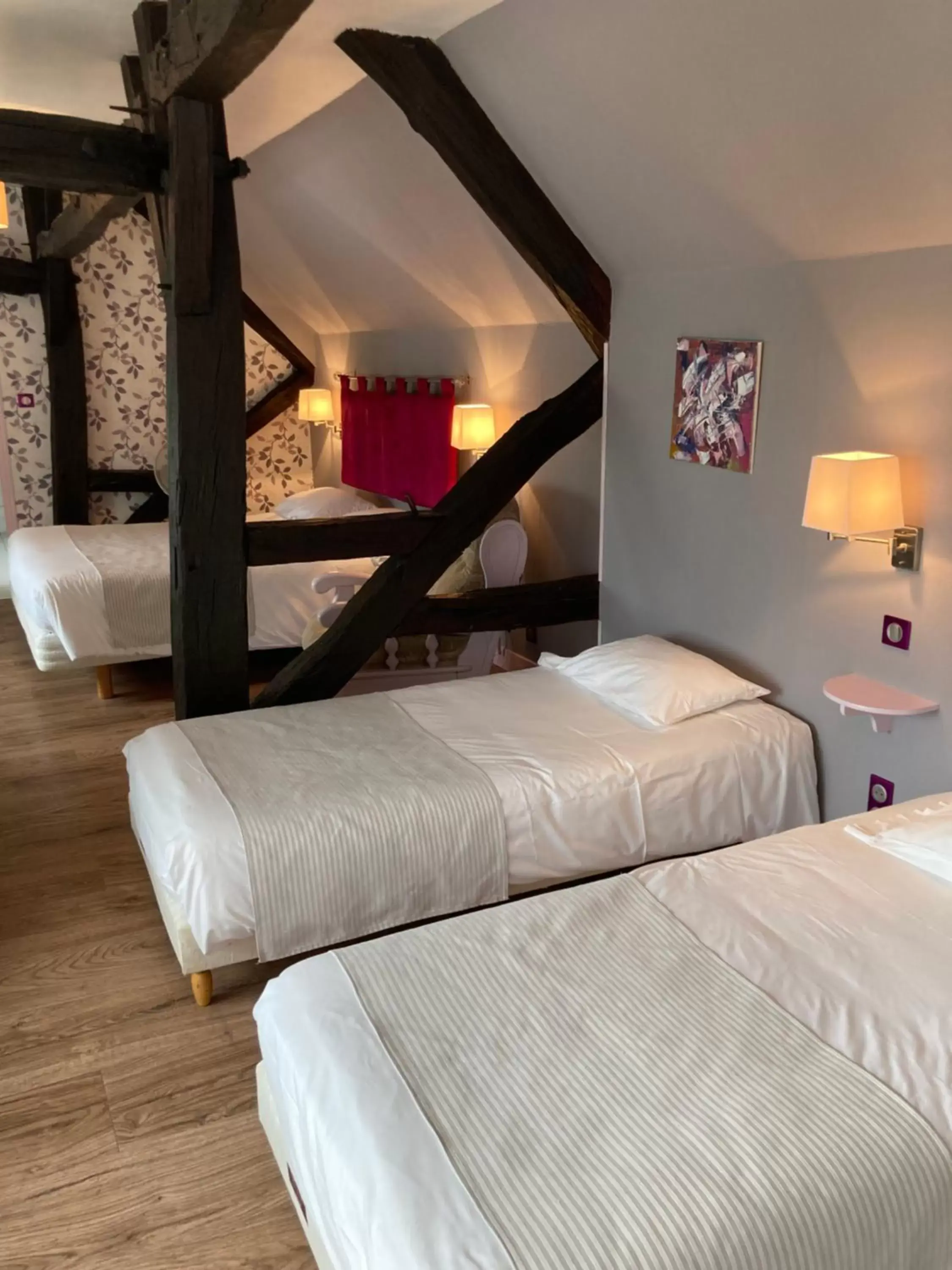 Superior Queen Room - single occupancy in Hotel Le Bon Laboureur Superior Queen Room - single occupancy in Hotel Le Bon Laboureur