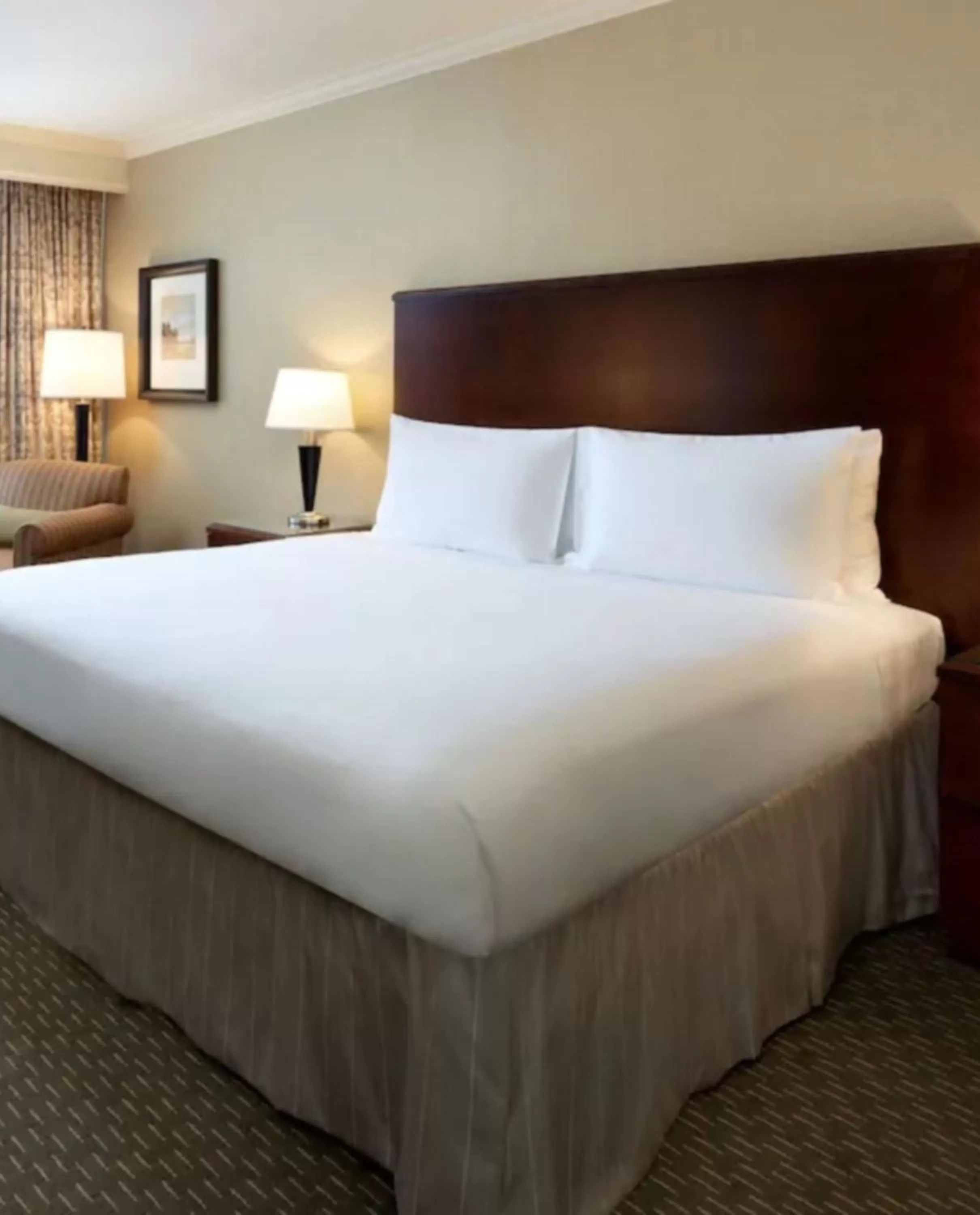 Bed in Hyatt Regency Houston West