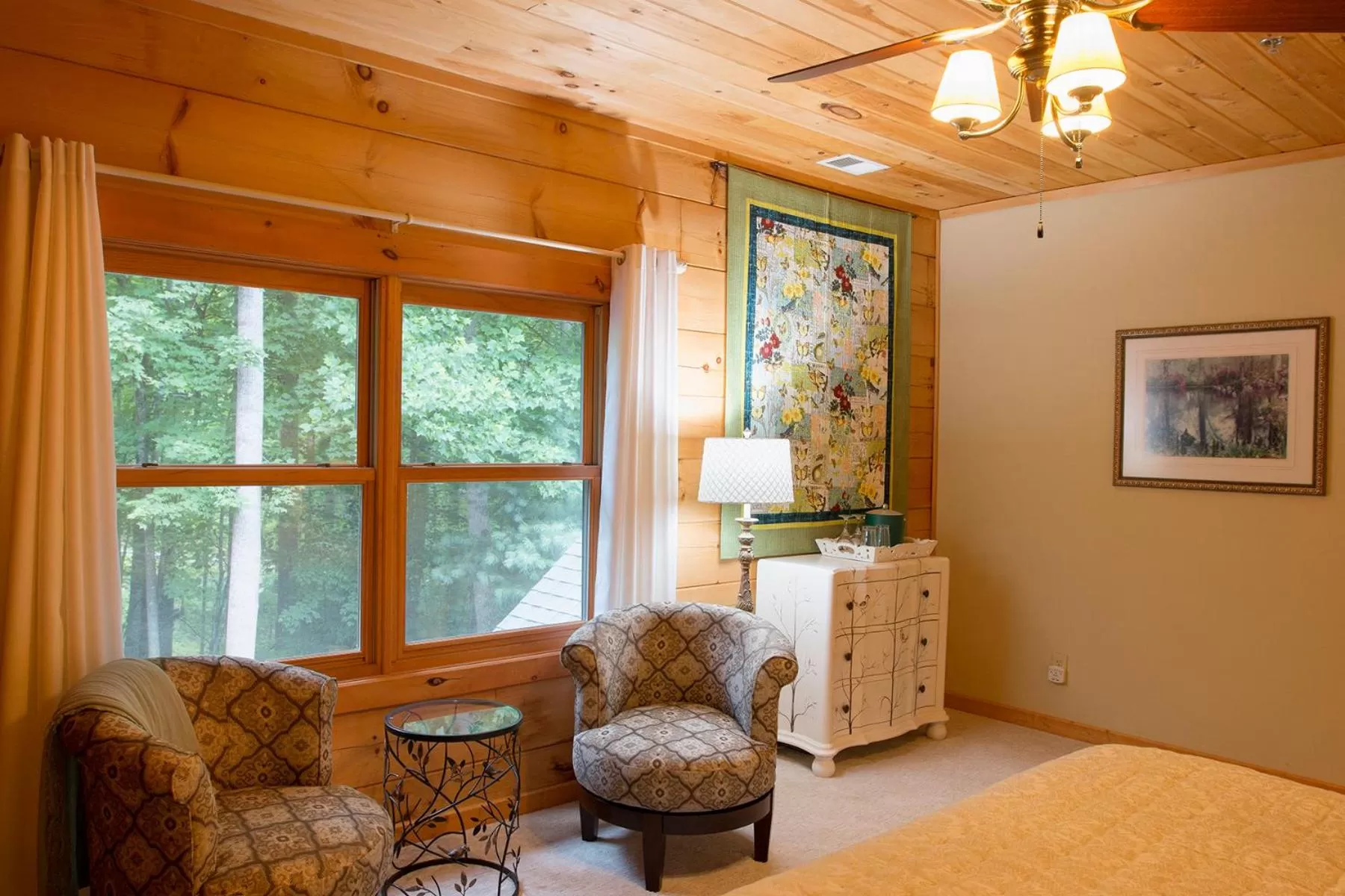 Seating Area in Lazy Bear Lodge