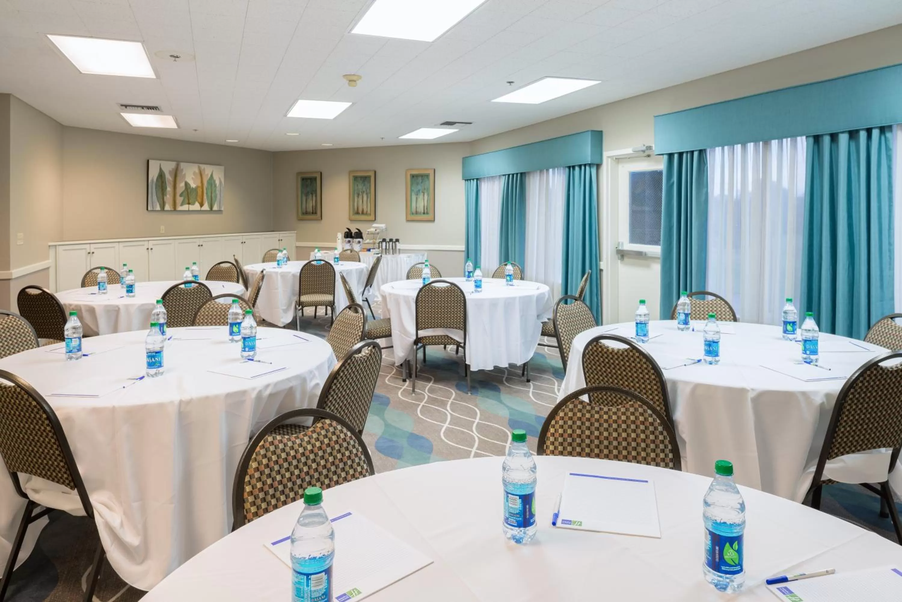 Meeting/conference room in Holiday Inn Express Hotel & Suites Arcata/Eureka-Airport Area by IHG