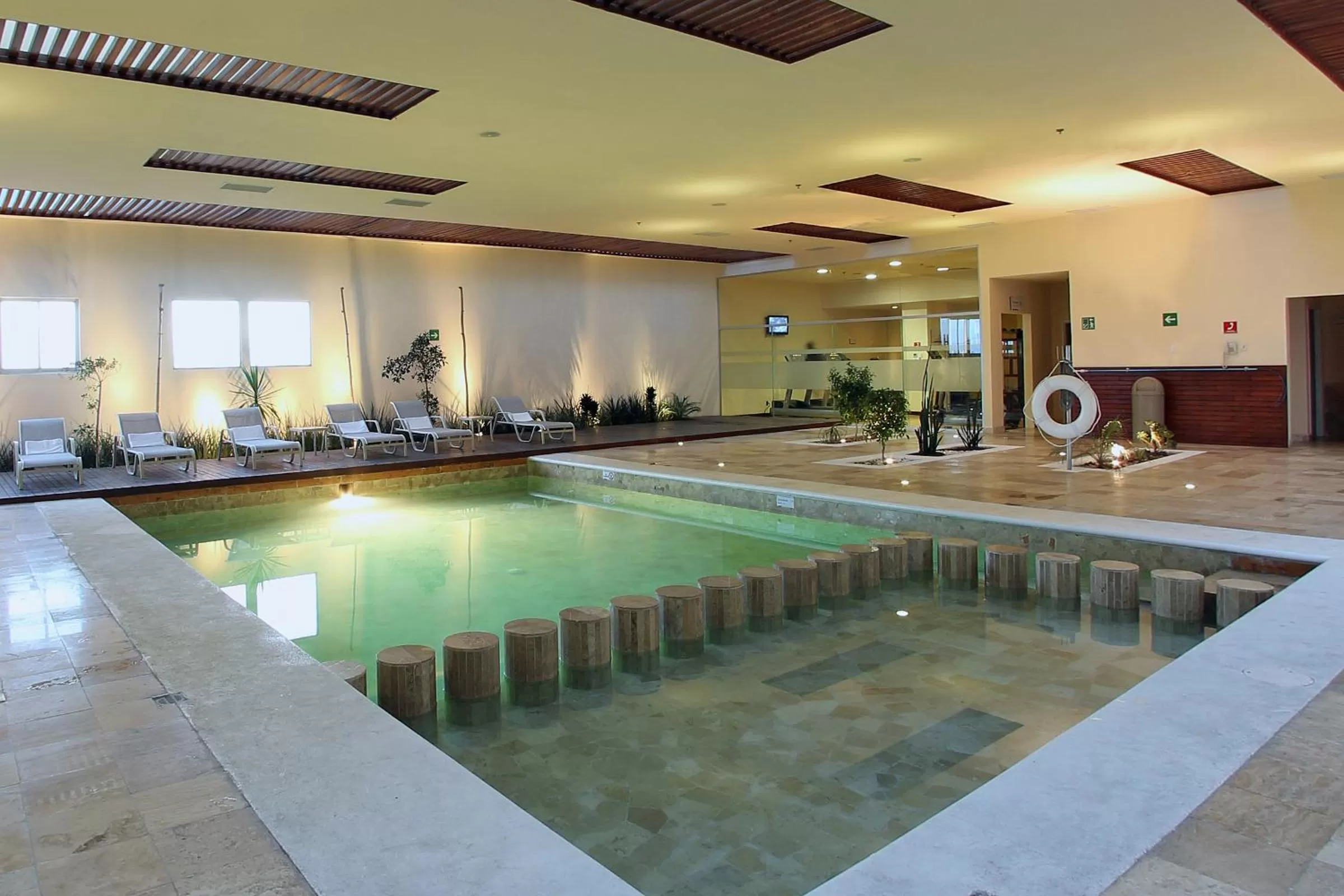 Swimming pool in Hotel Opus Grand Toluca Aeropuerto