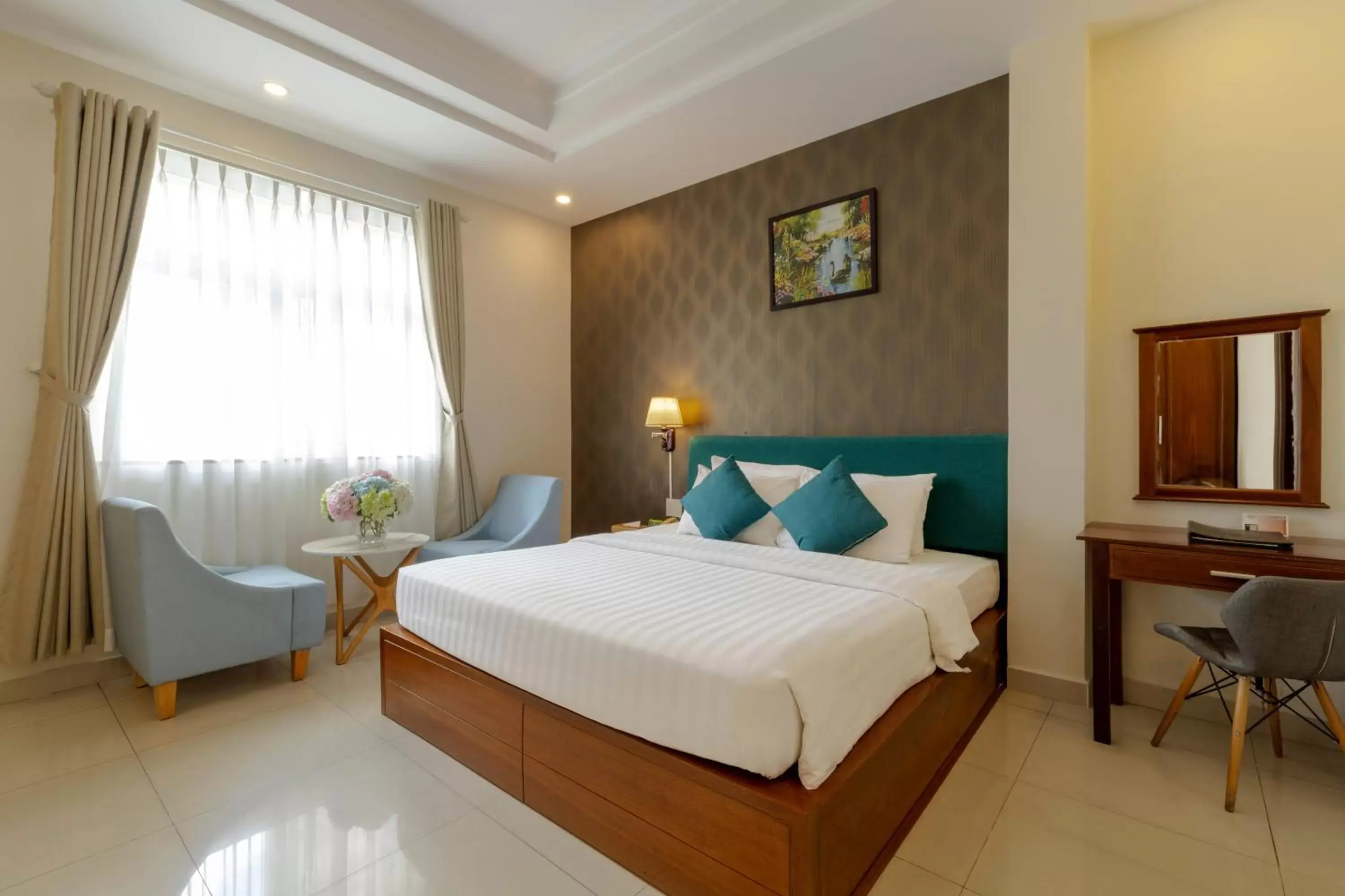 Deluxe Double Room in Airport Saigon Hotel - Gần ẩm thực đêm chợ Phạm Văn Hai Deluxe Double Room in Airport Saigon Hotel - Gần ẩm thực đêm chợ Phạm Văn Hai
