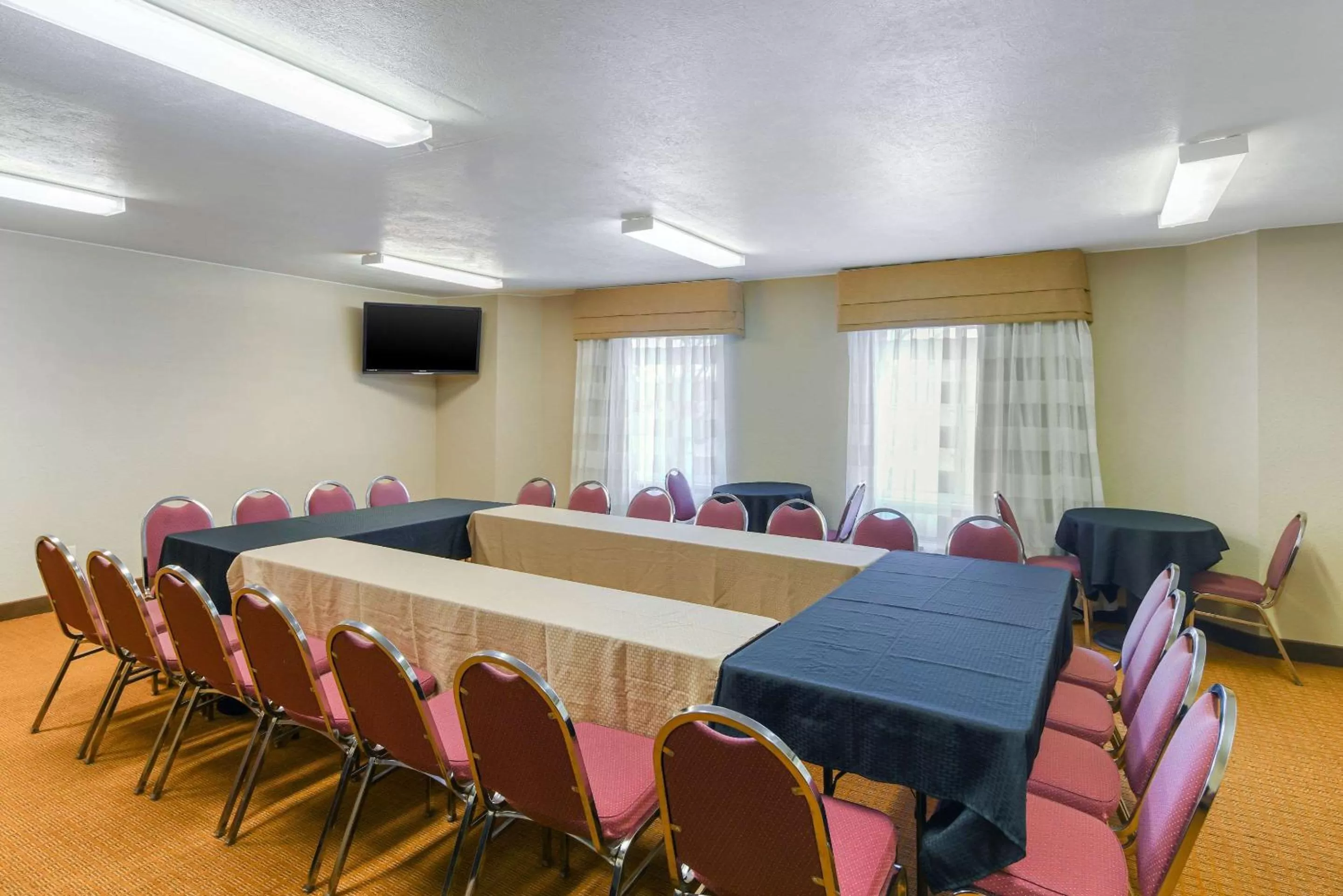 On site in Sleep Inn near Washington State Line