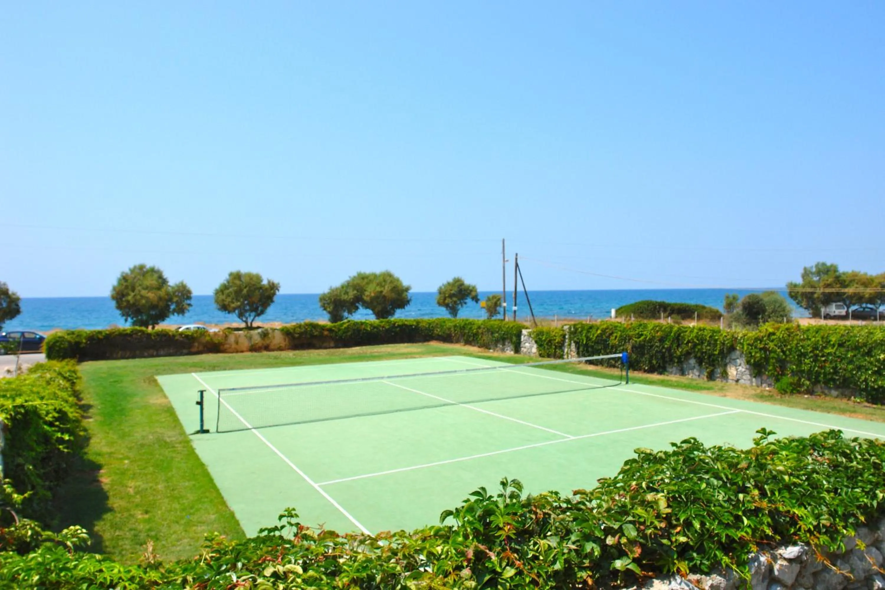 Tennis court in Hotel Oasis