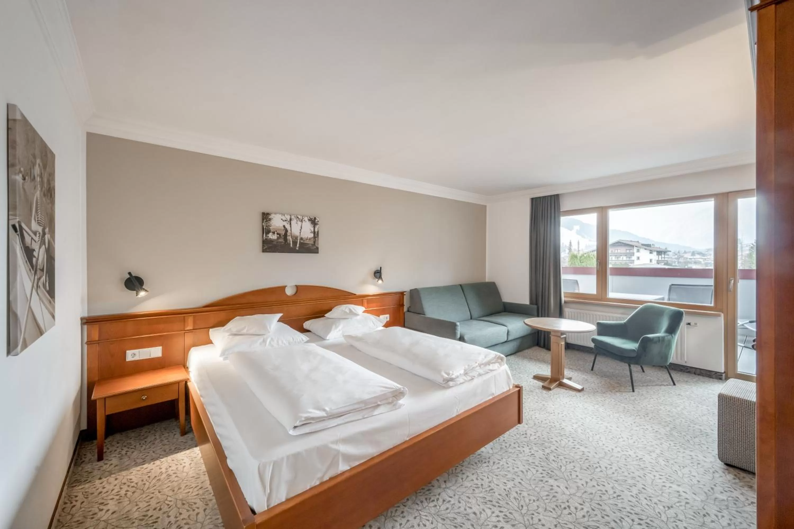 Photo of the whole room, Bed in Hotel Zum Gourmet