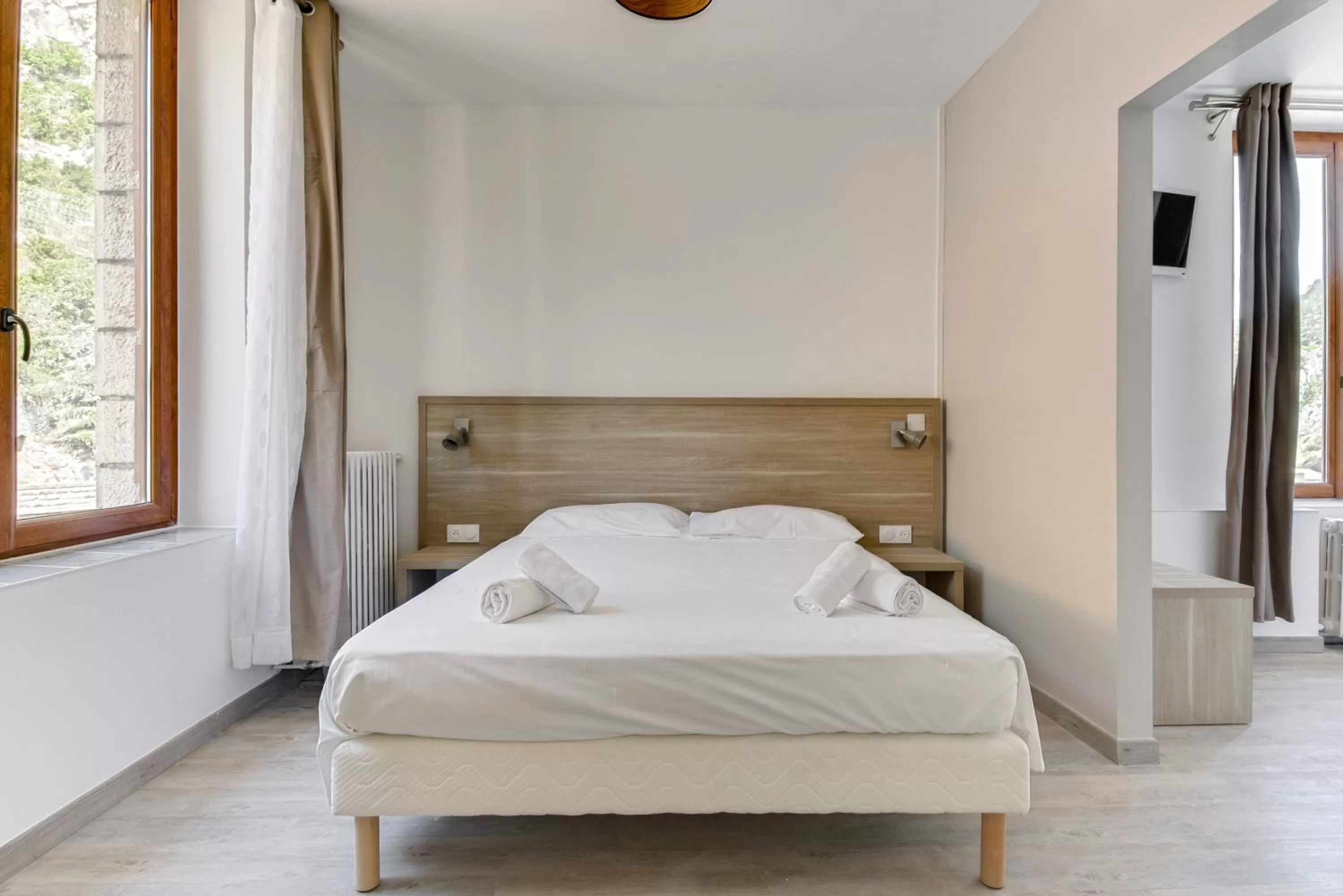 Bed in Hôtel de la Citadelle