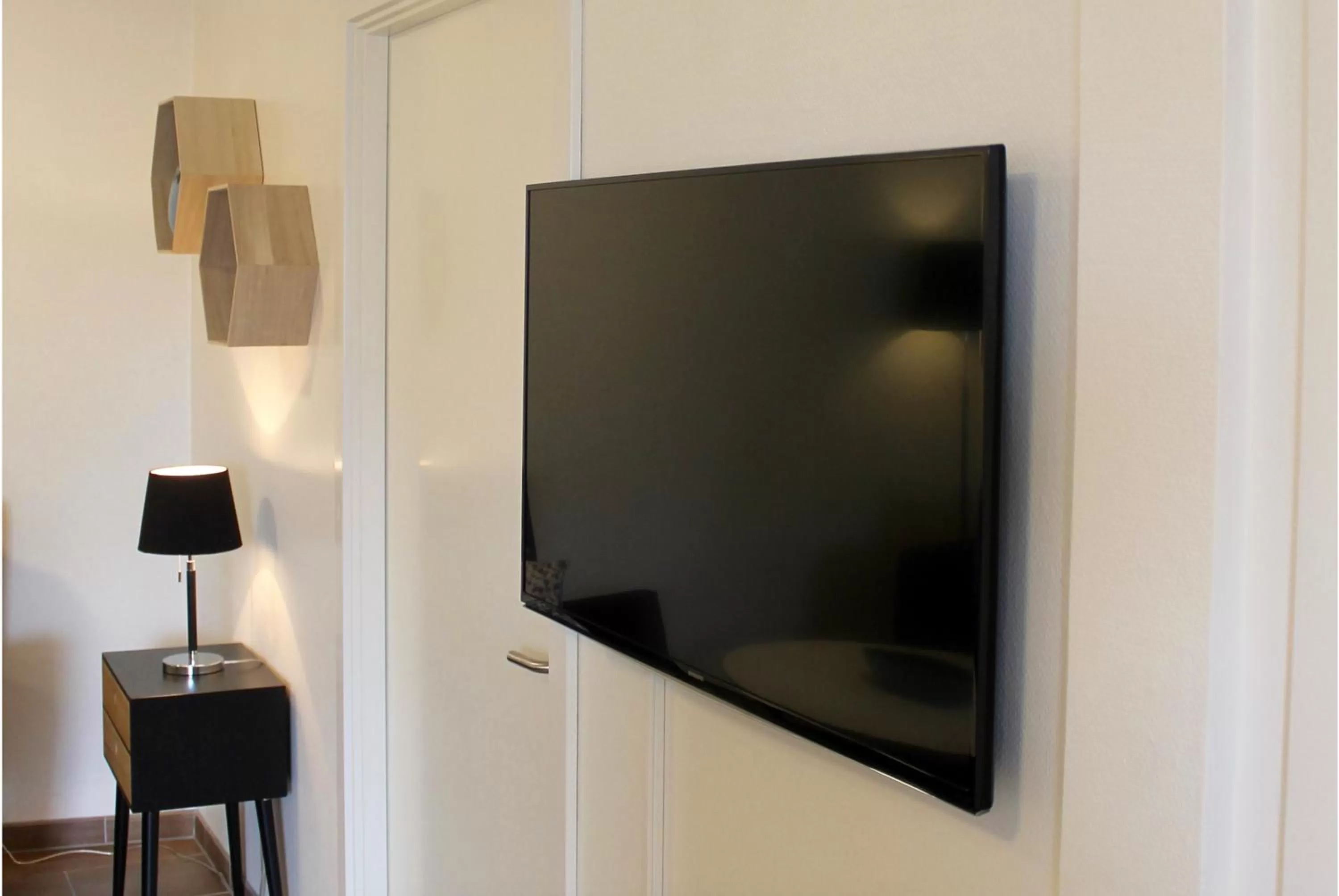 Communal lounge/ TV room in Amalie Bed and Breakfast & Apartments