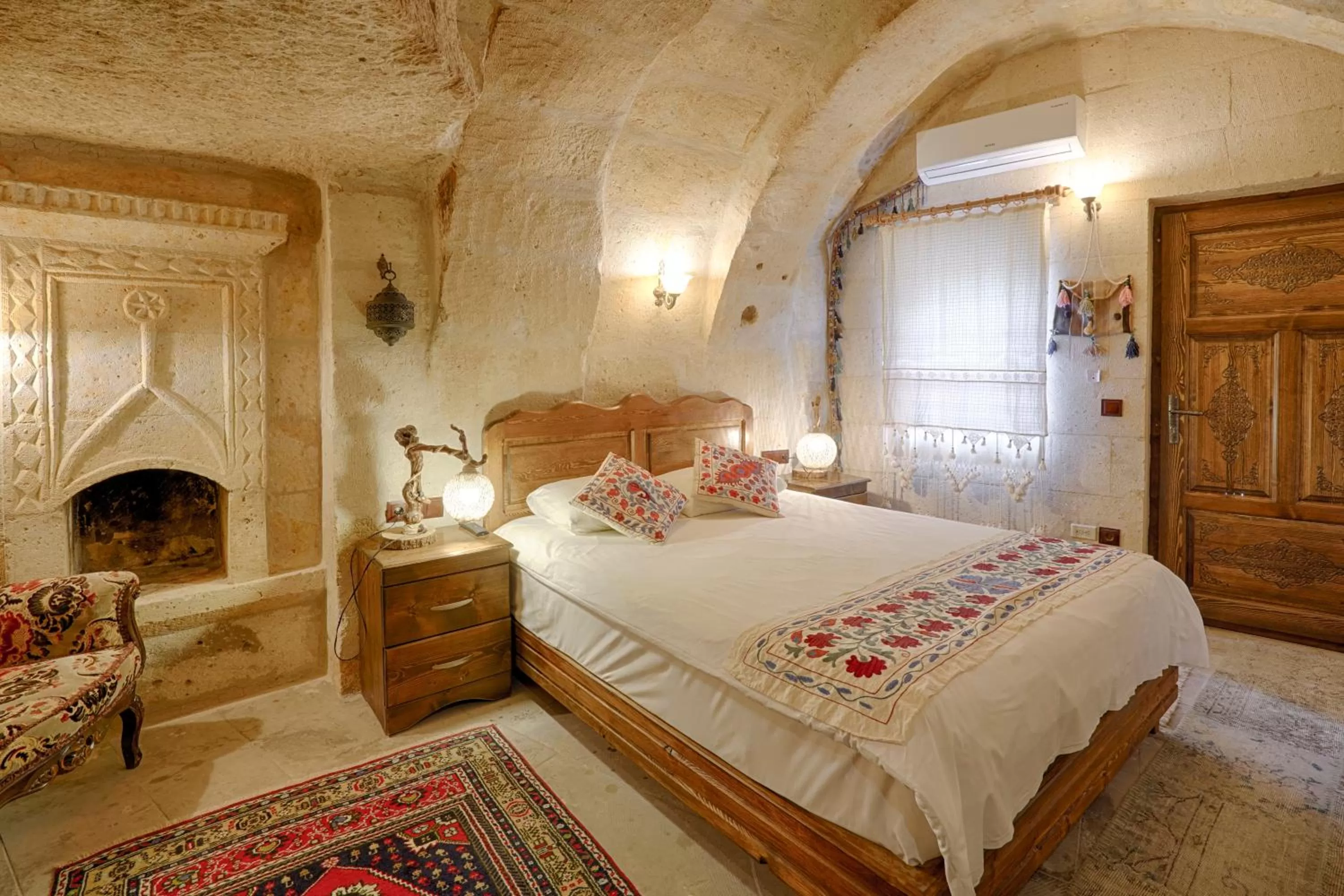 Bed in Tulip Cave Suites