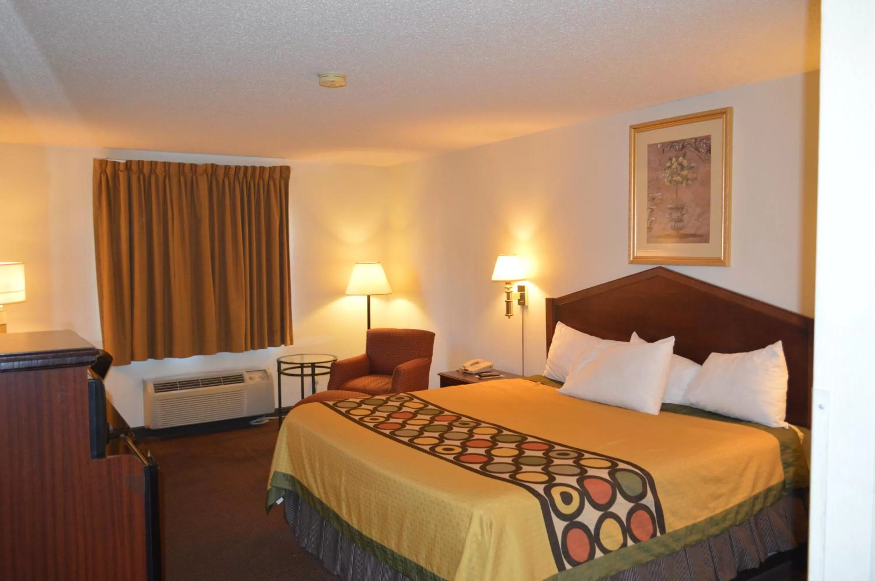 Bathroom, Bed in American Elite Inn