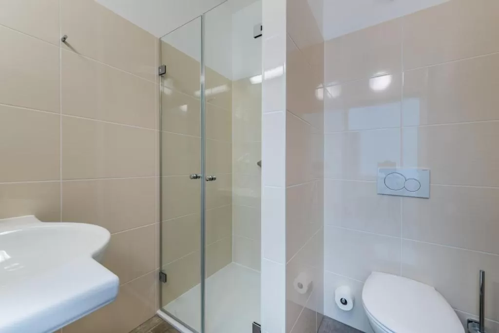 Bathroom in Sleepin Premium Motel Loosdorf