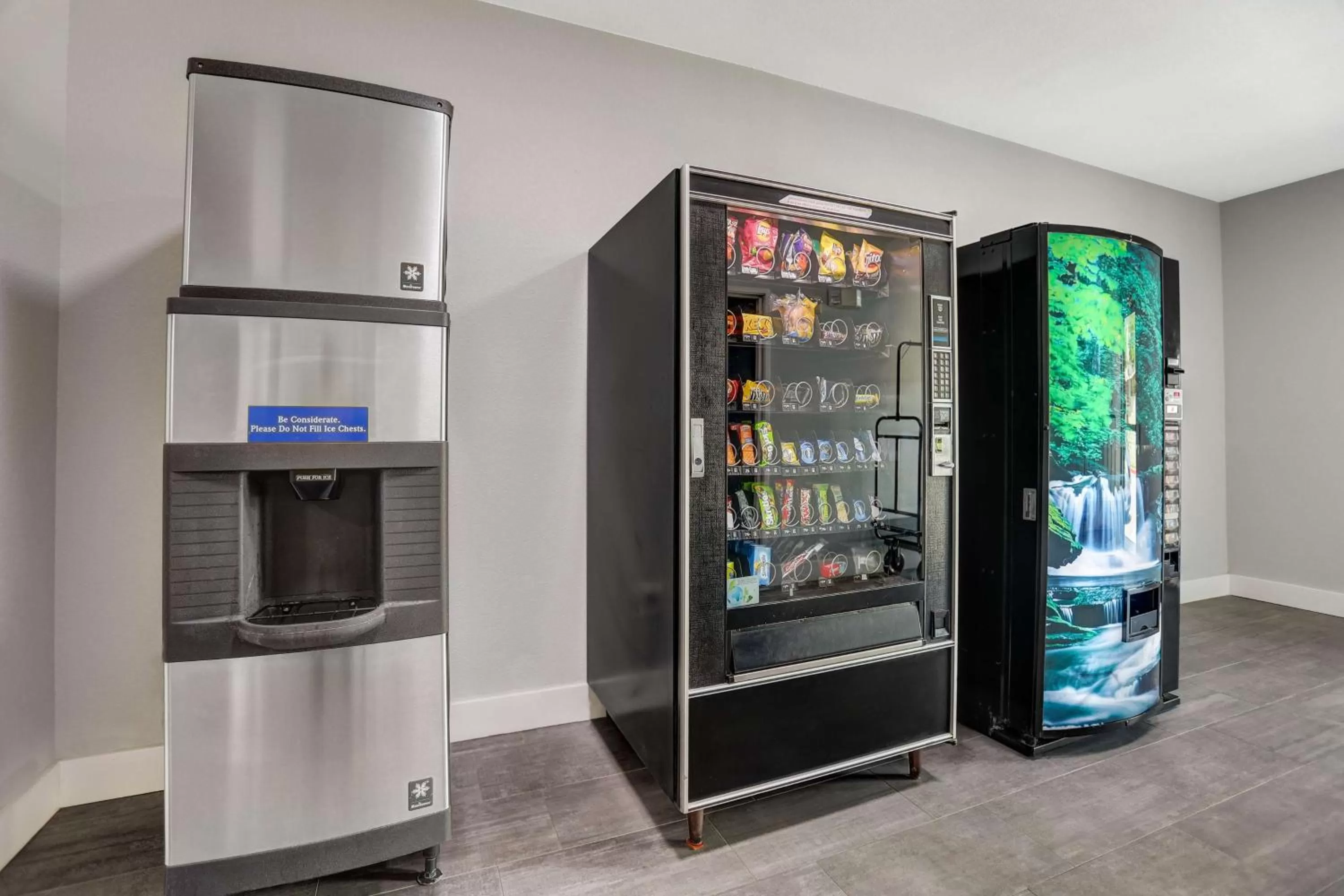 vending machine in Motel 6-Weatherford, TX
