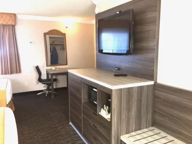 Property building in Arbor Inn Monterey