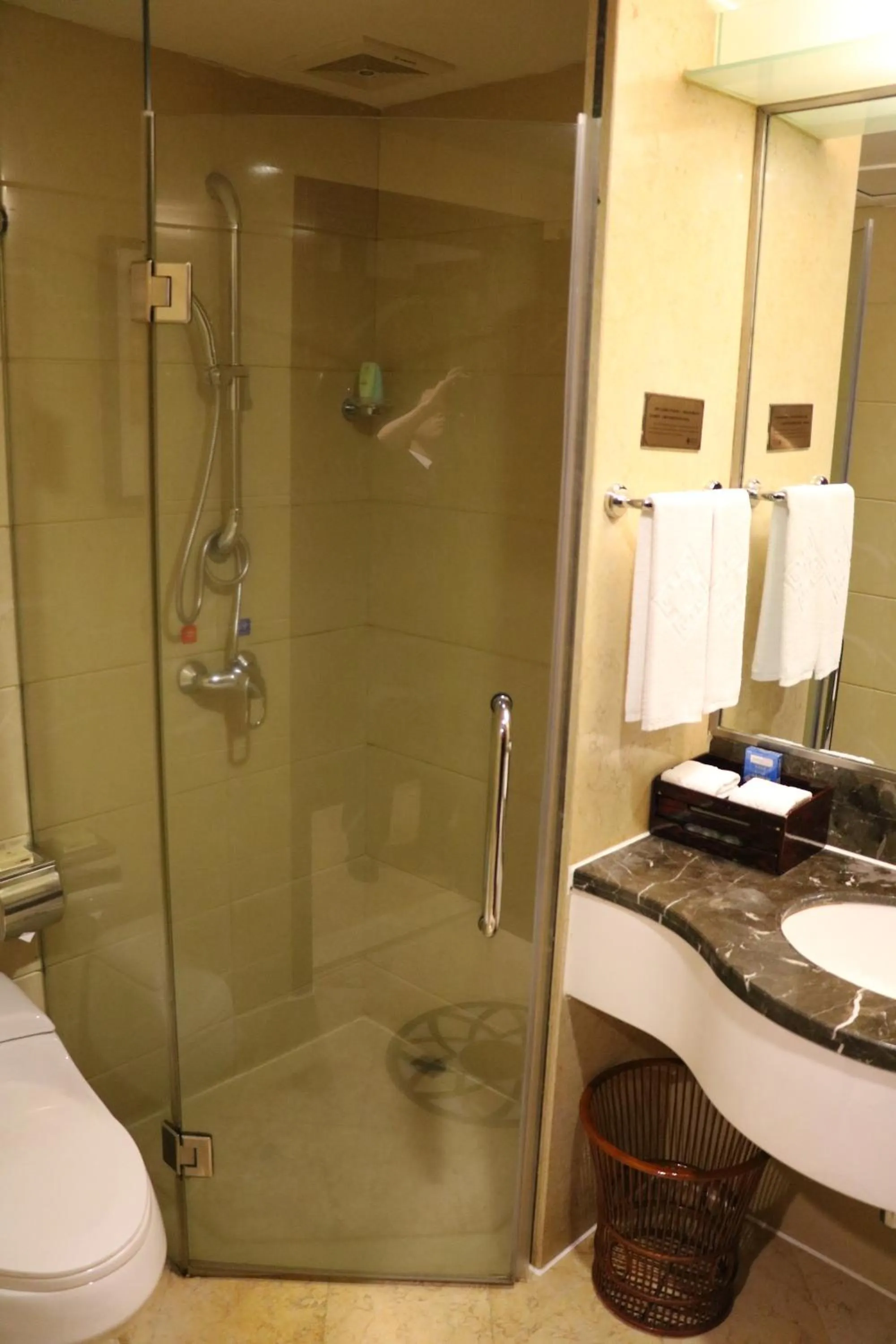 Shower in Rongjiang Hotel