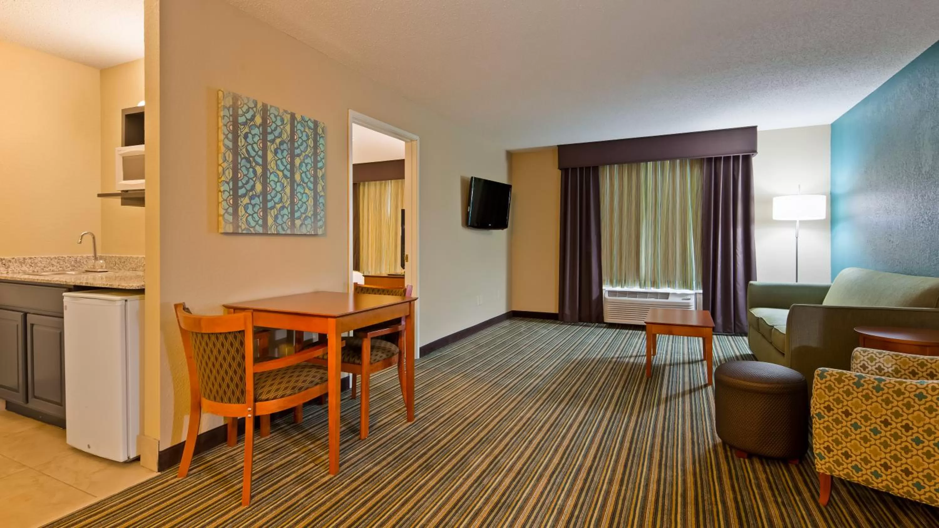 Living room in BEST WESTERN Plus Menomonie Inn & Suites