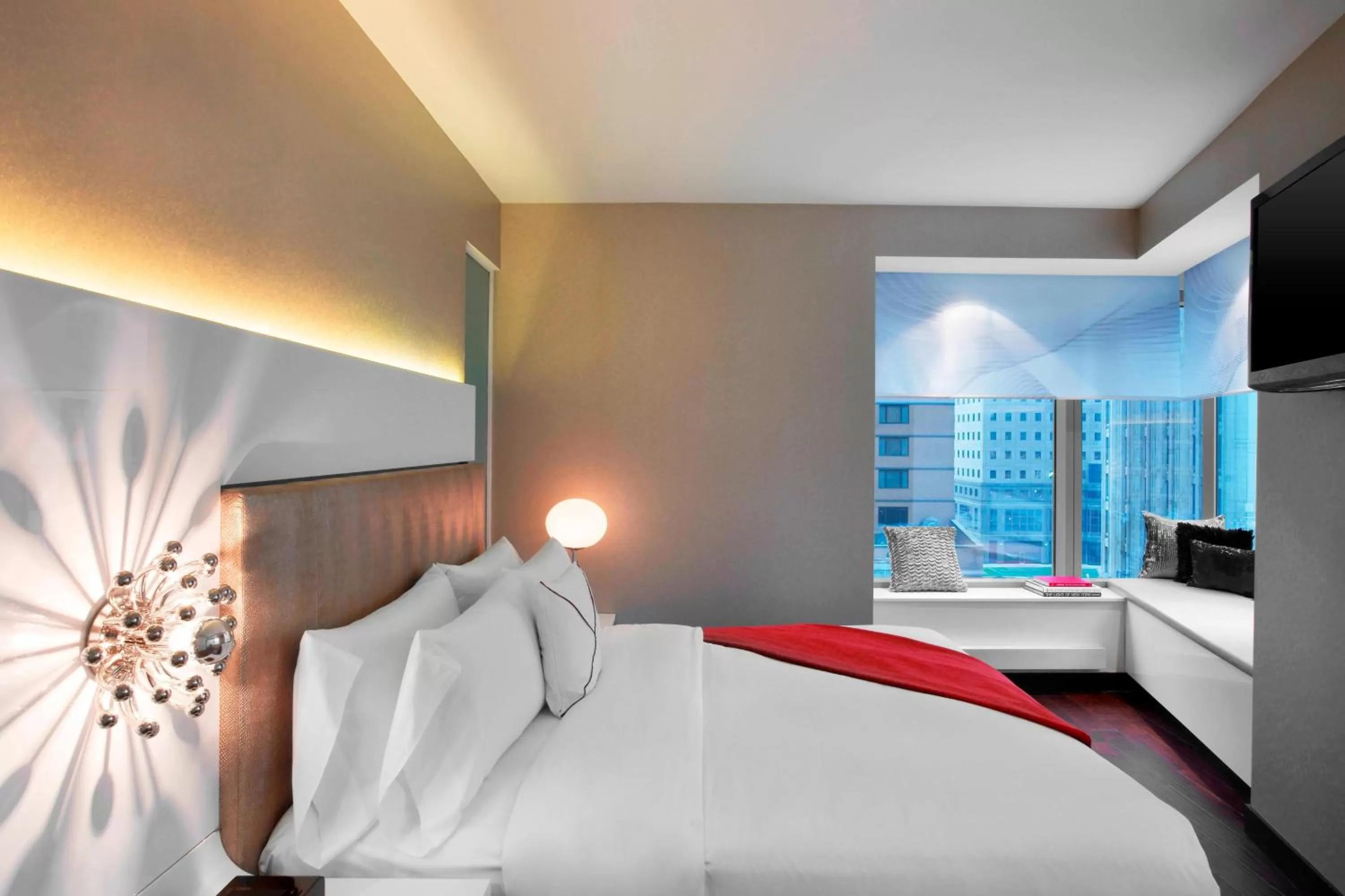 Photo of the whole room, Bed in The Washington Hotel NYC