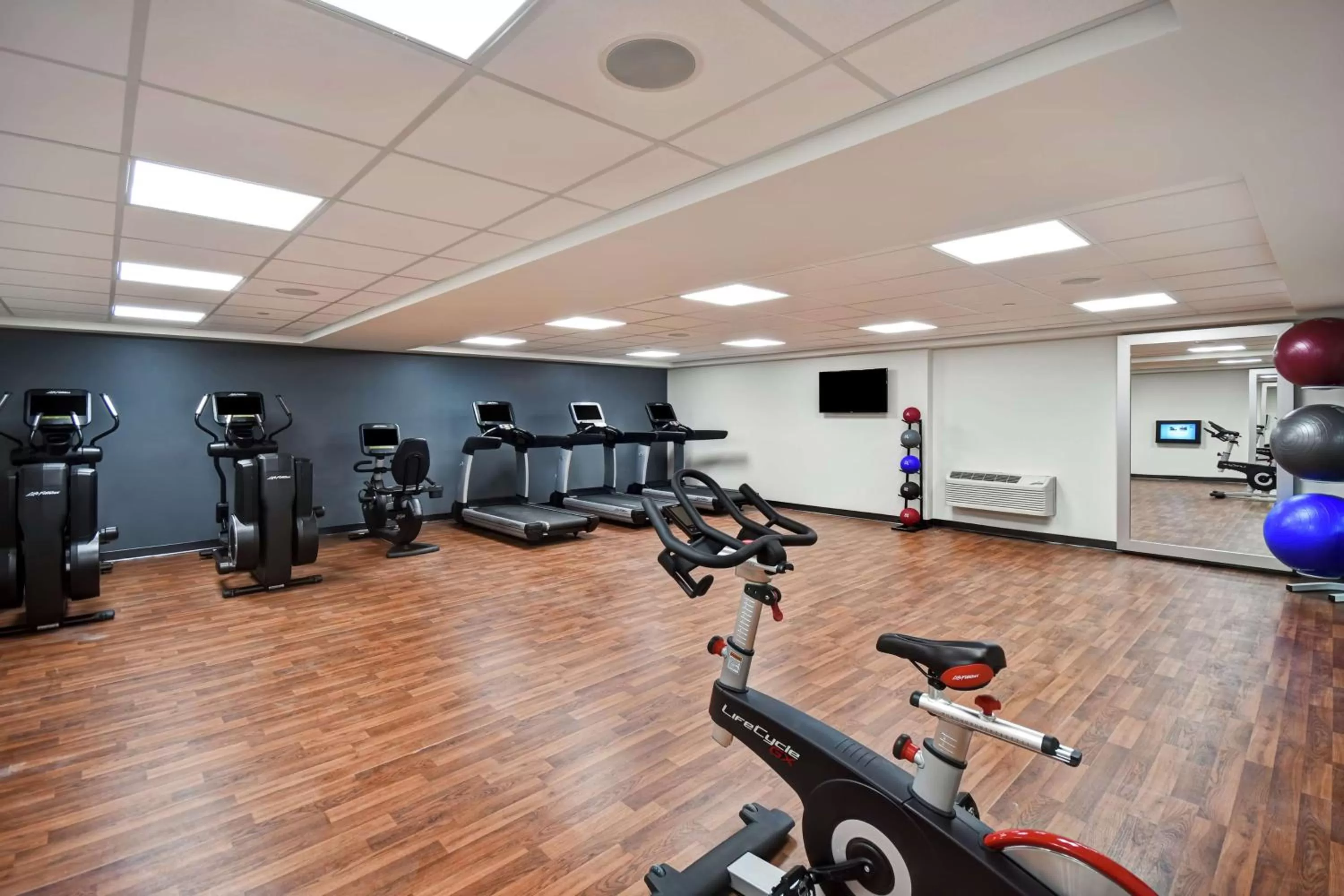 Fitness centre/facilities in Tru By Hilton Deadwood