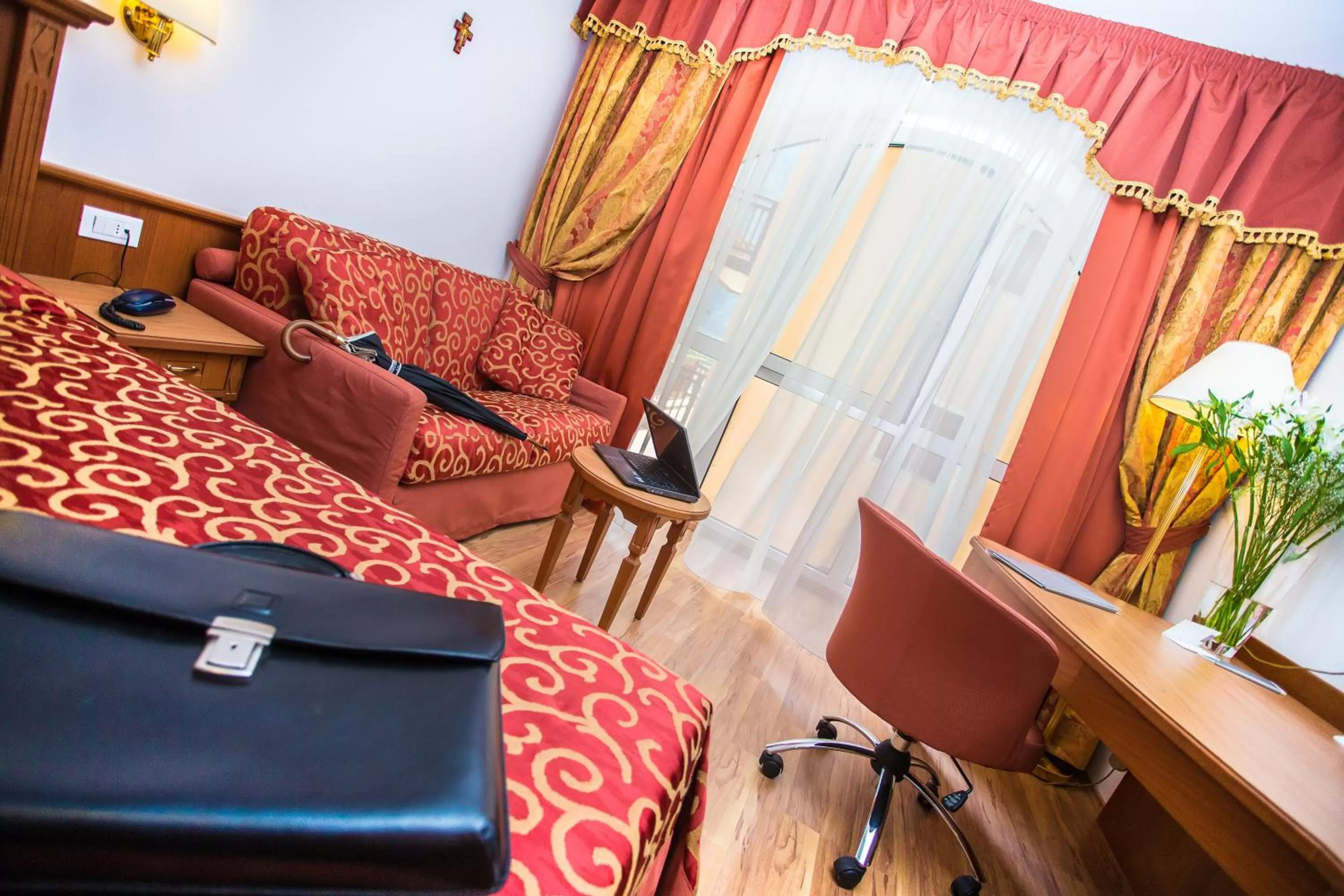 Seating area in Sartori's Hotel