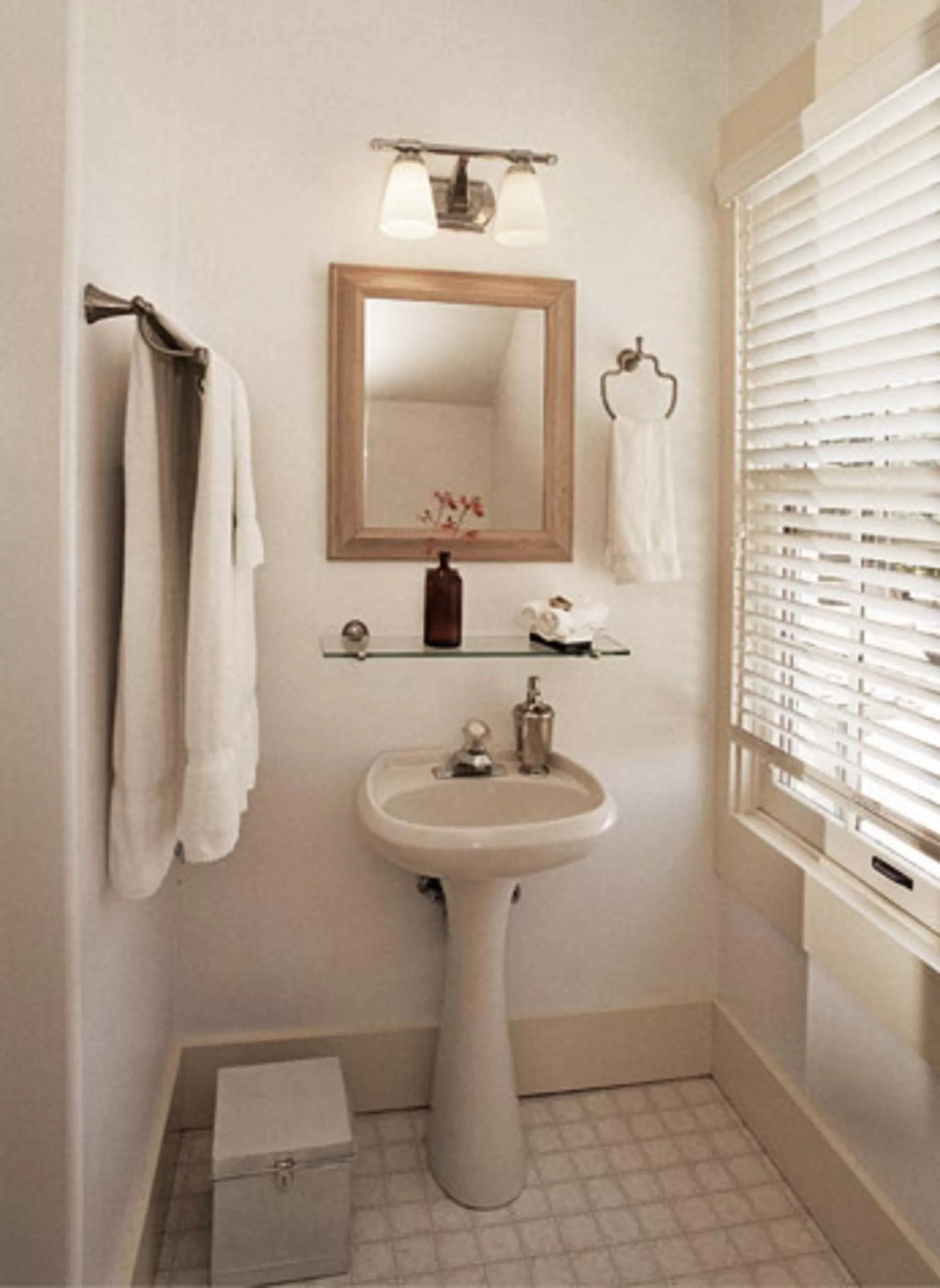 Day in Valley Ford Hotel