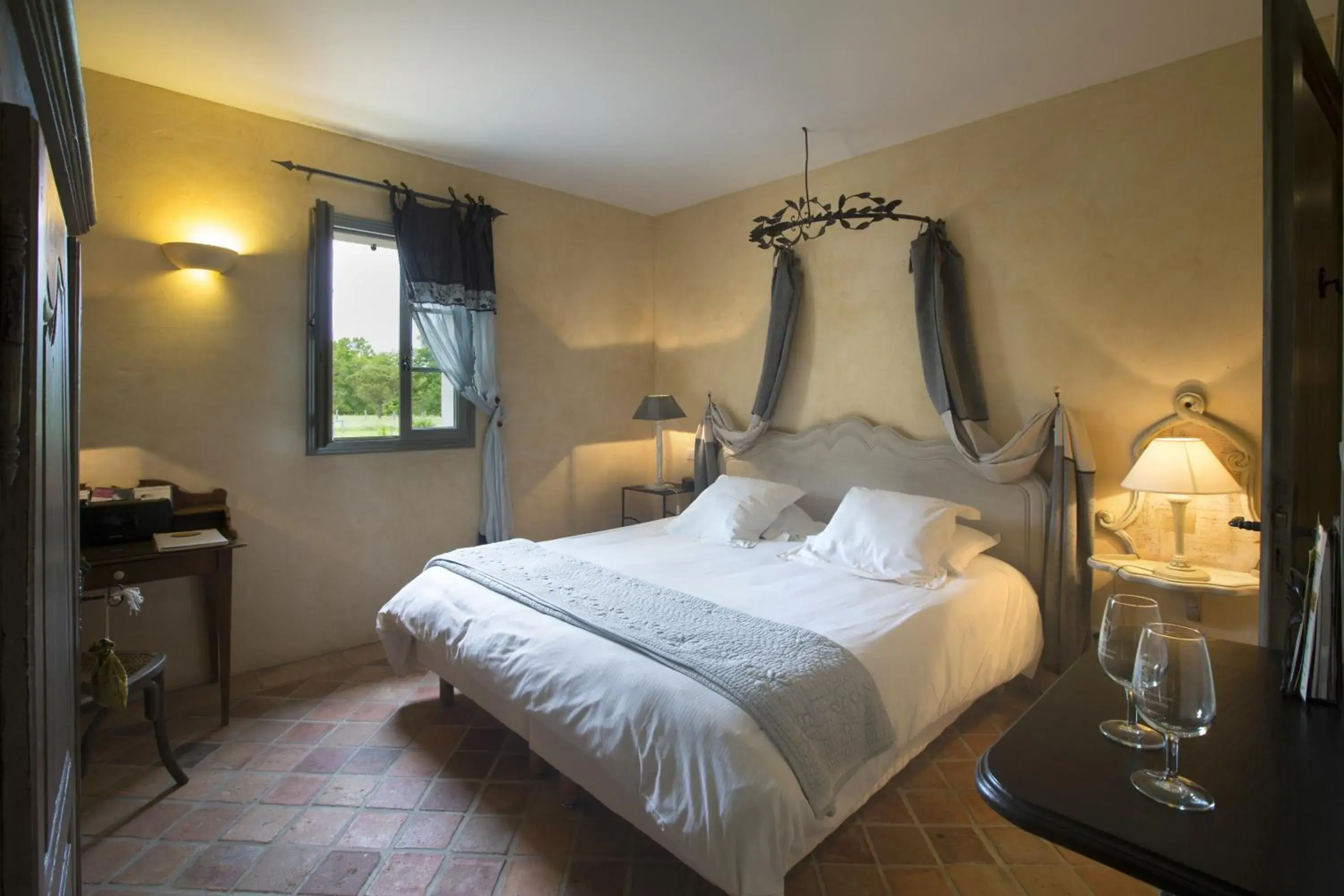 Traditional Double Room (one big bed) in Hôtel-Spa Le Saint Cirq Traditional Double Room (one big bed) in Hôtel-Spa Le Saint Cirq