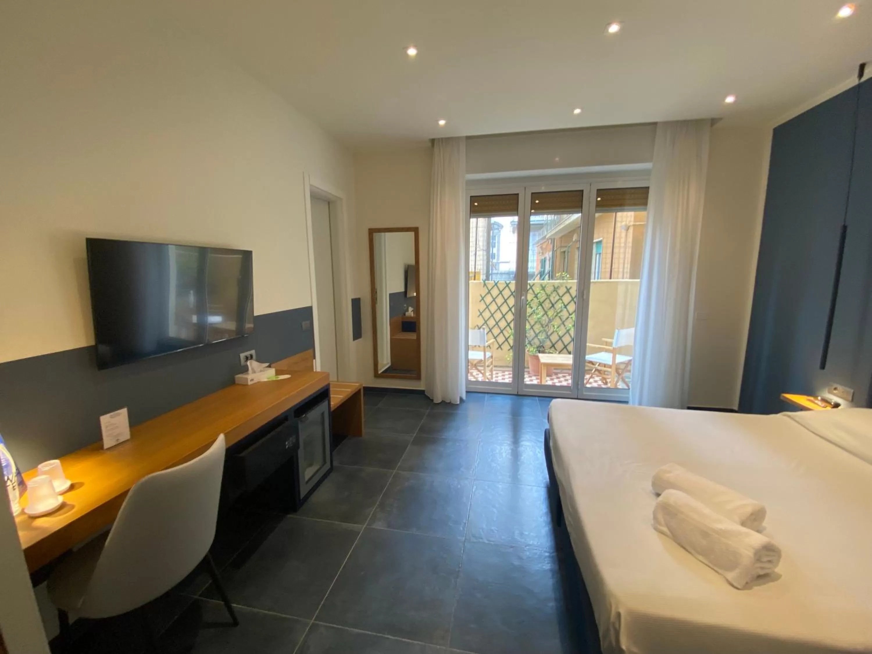 Bedroom, Bed in Hotel Garden