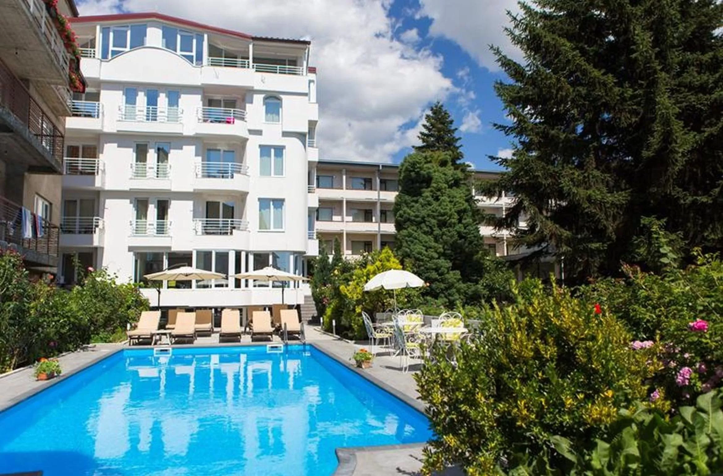 Property building in Villa Jordan