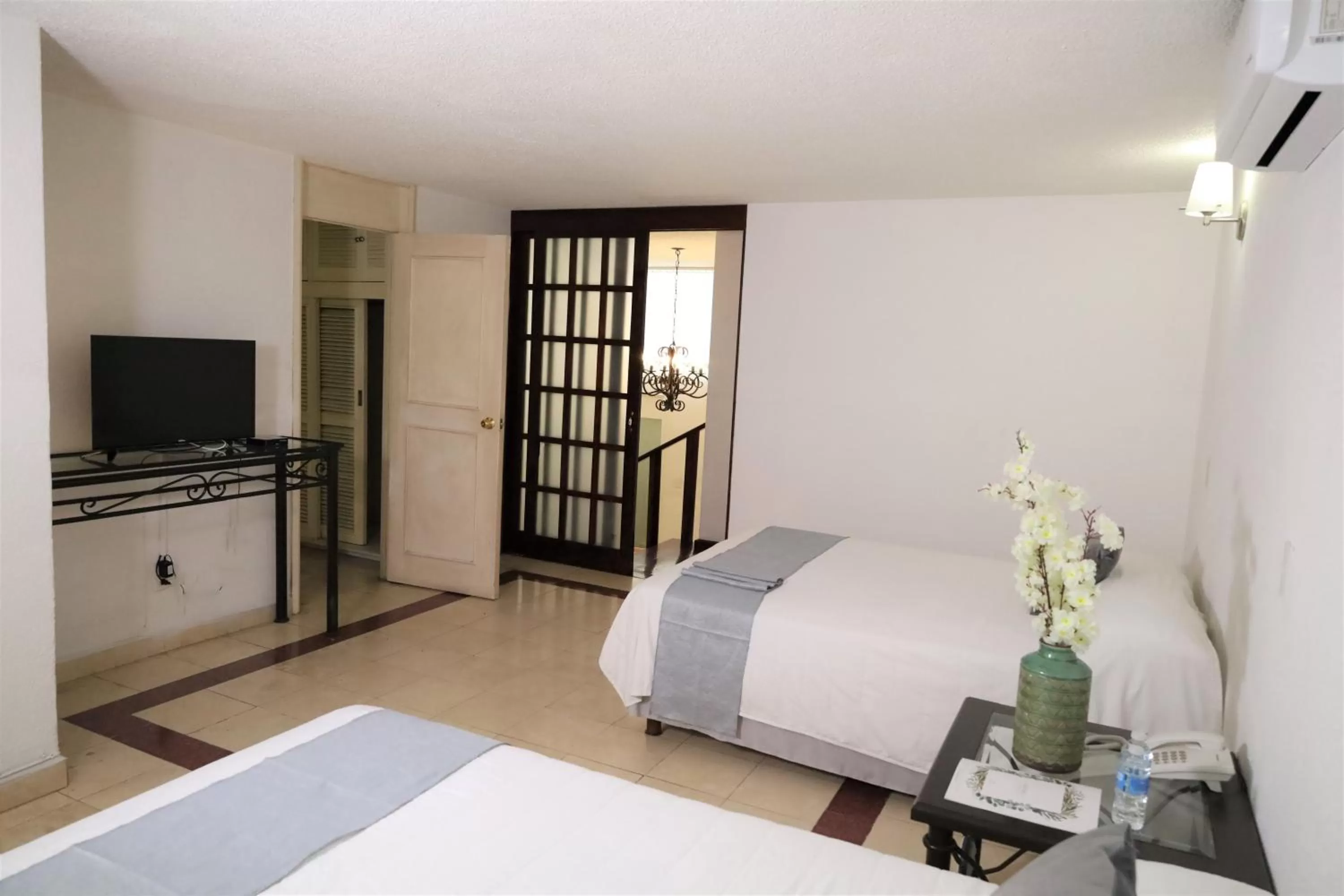 Bed in Hotel Grand Vista Cuernavaca