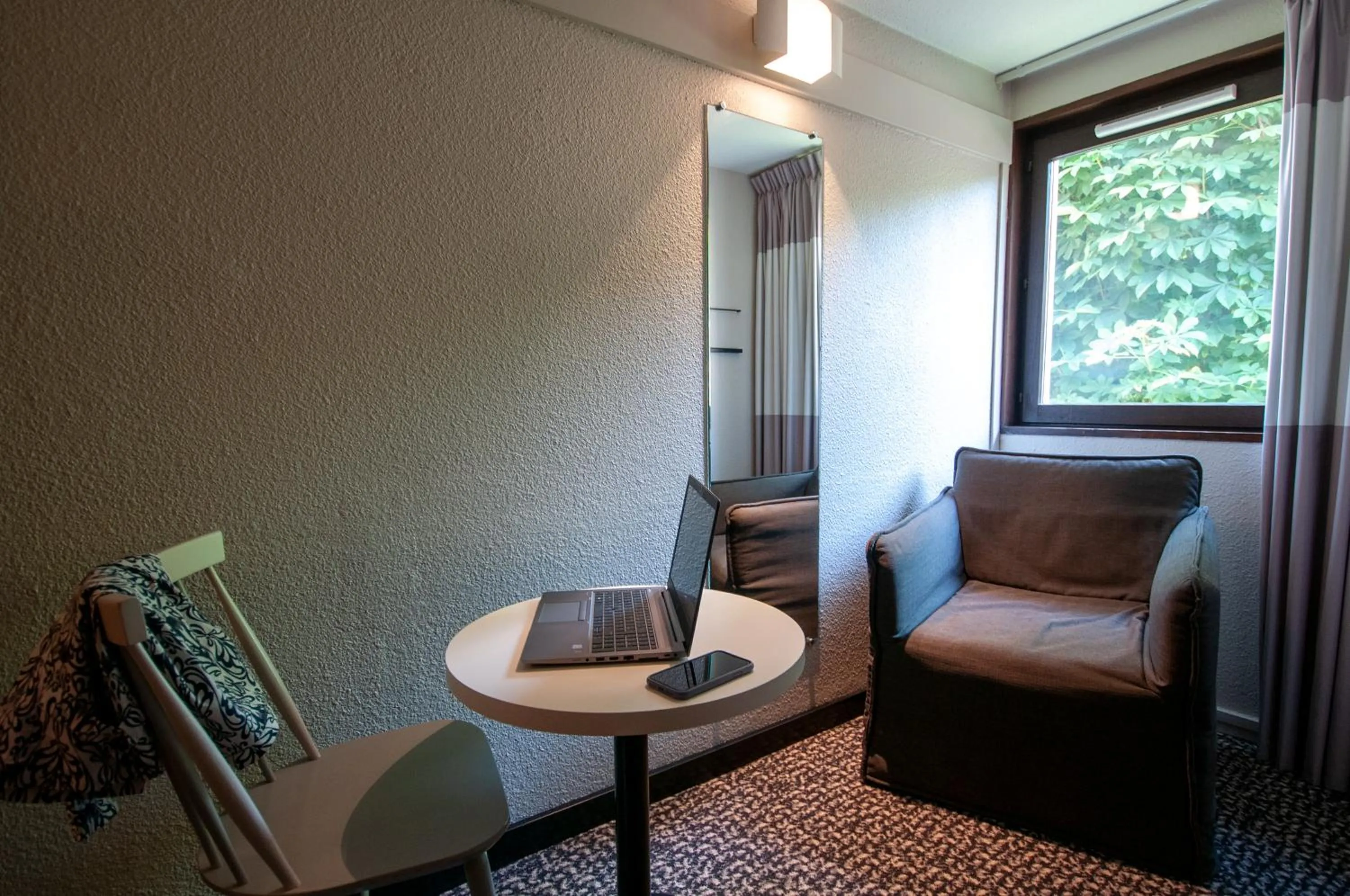 Photo of the whole room in ibis Maisons Laffitte
