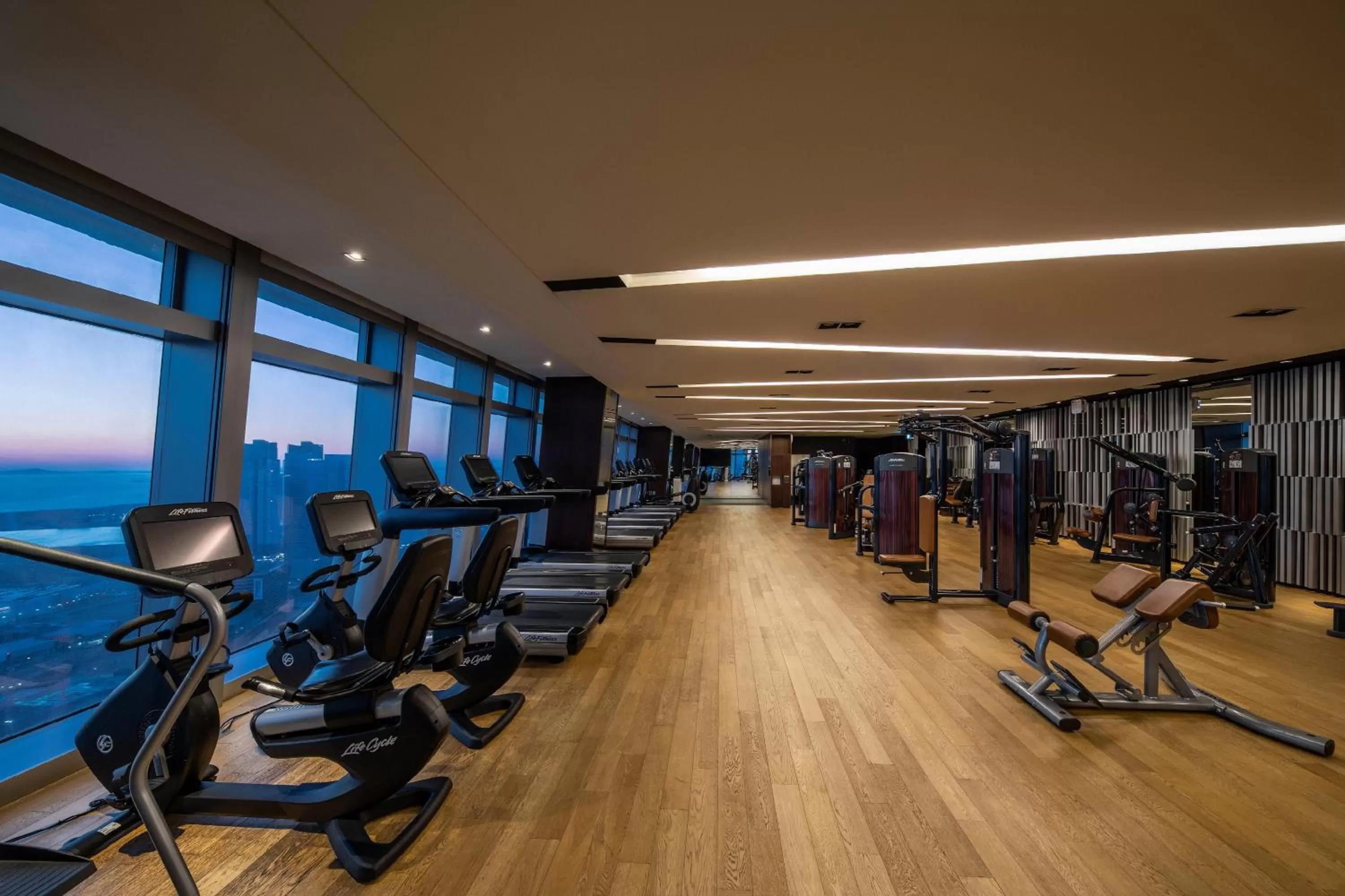 Fitness centre/facilities in Oakwood Premier Incheon
